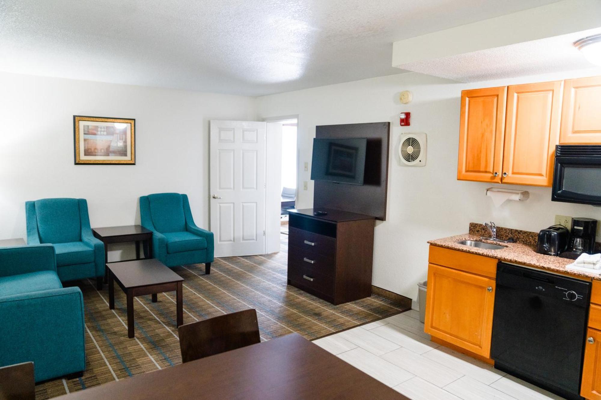 Queen Suite with Two Queen Beds - Non-Smoking