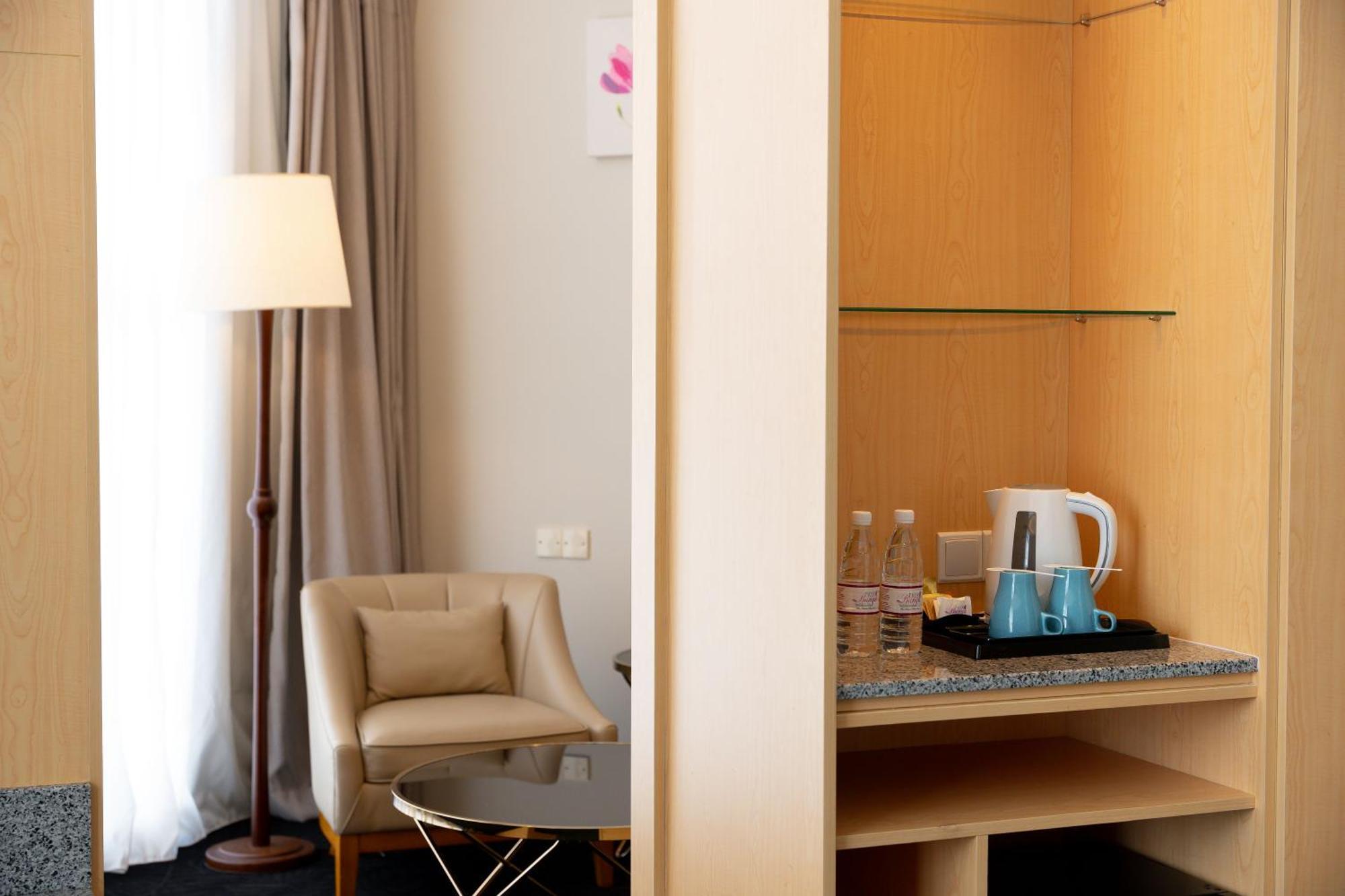 Studio King or Twin Bed Room