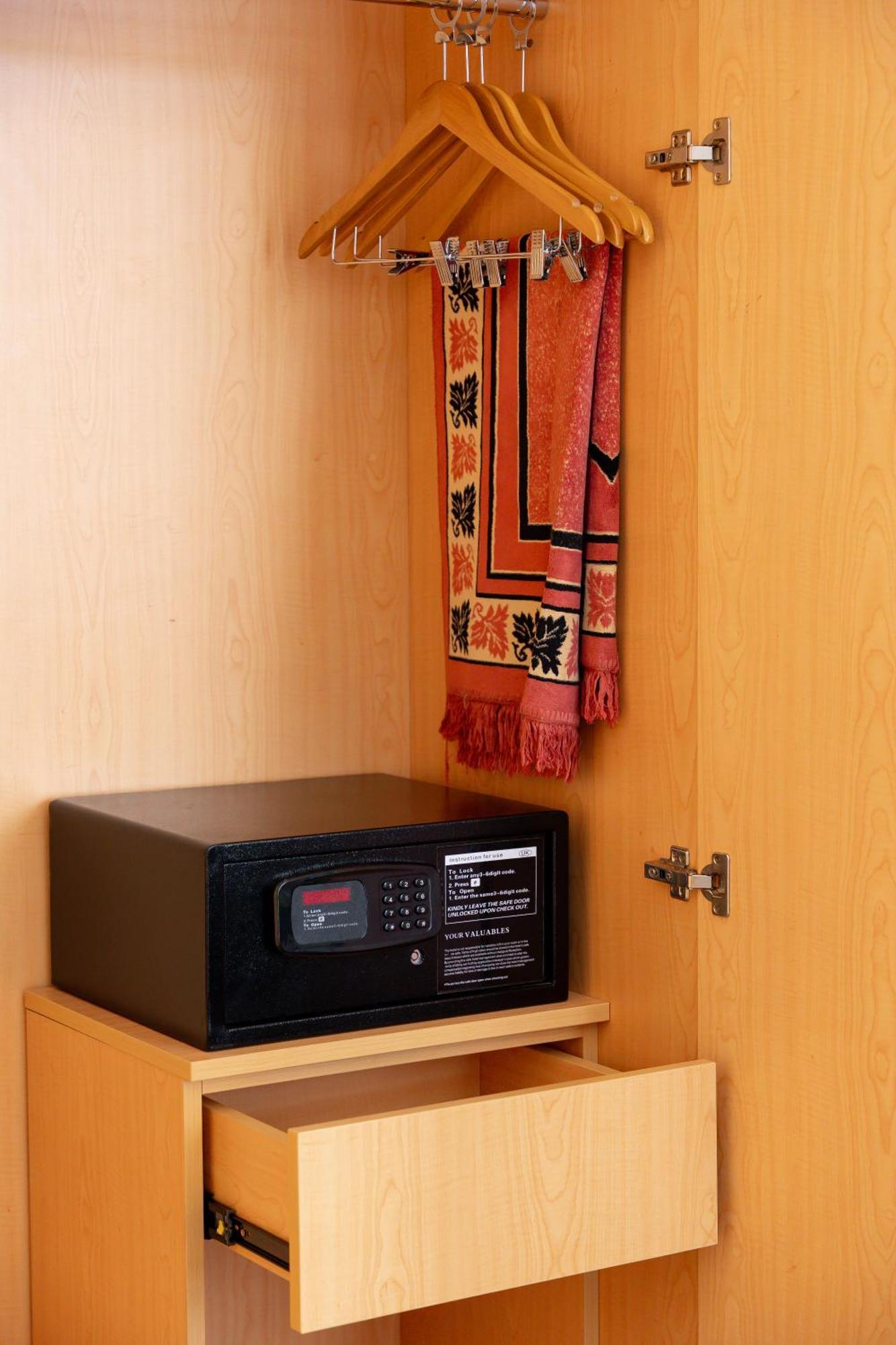 Deluxe Double or Twin Room with City View