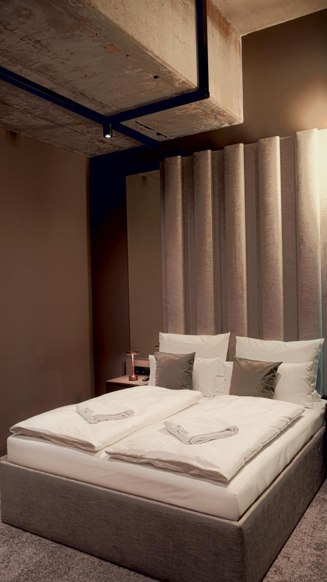King Room with Roll-In Shower - Disability Access