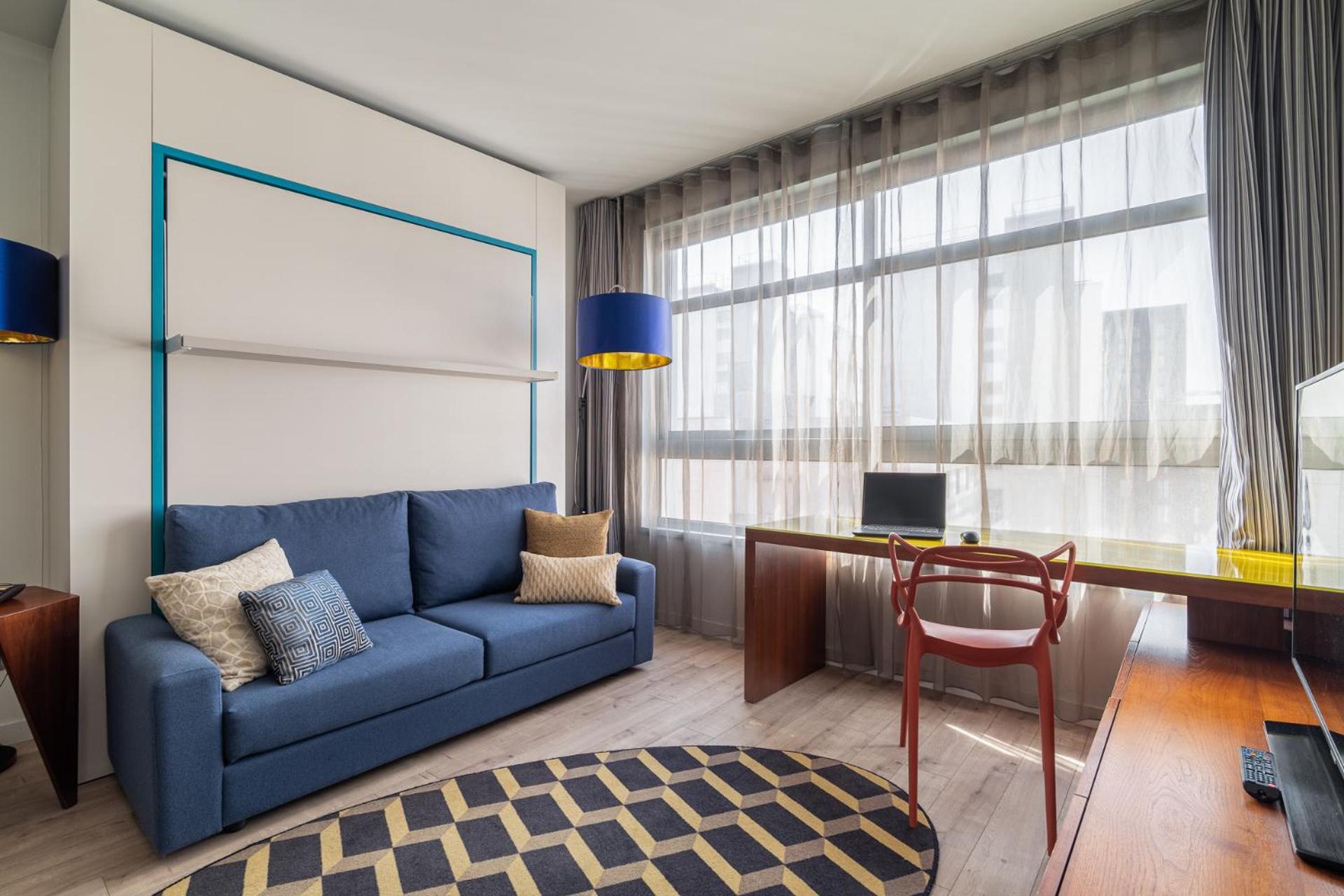 Deluxe One-Bedroom Apartment