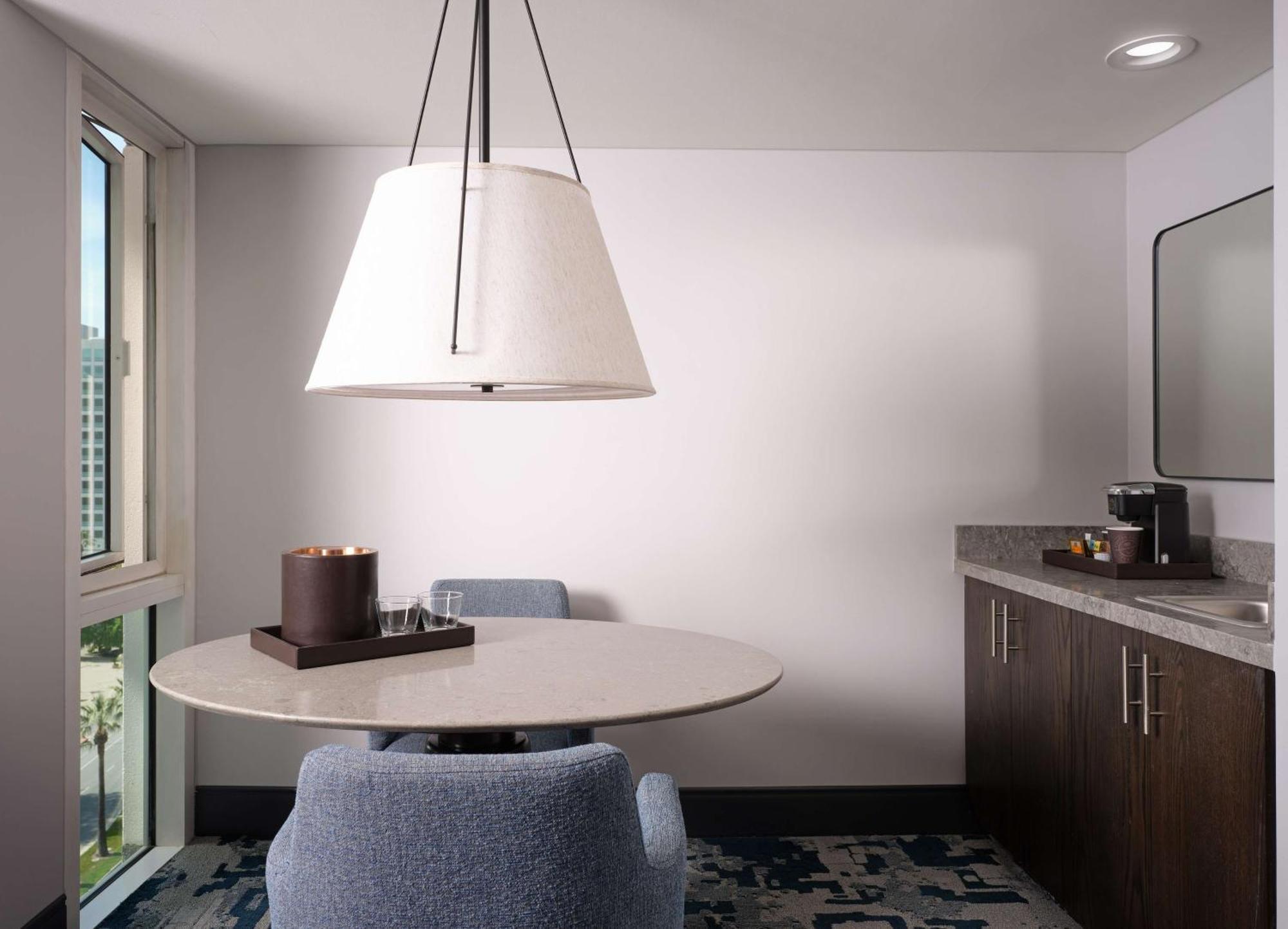Signature King Suite,1275967204:JPEG