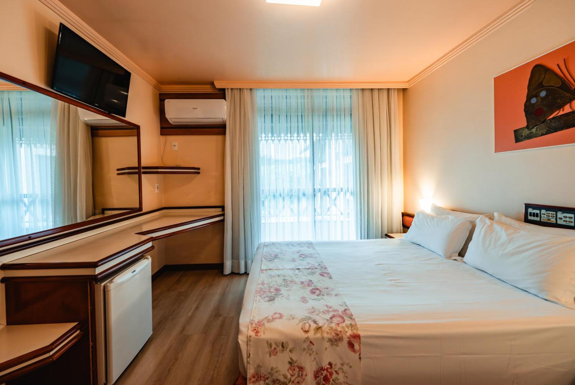 Quarto Deluxe com Cama de Casal ou 2 de Solteiro