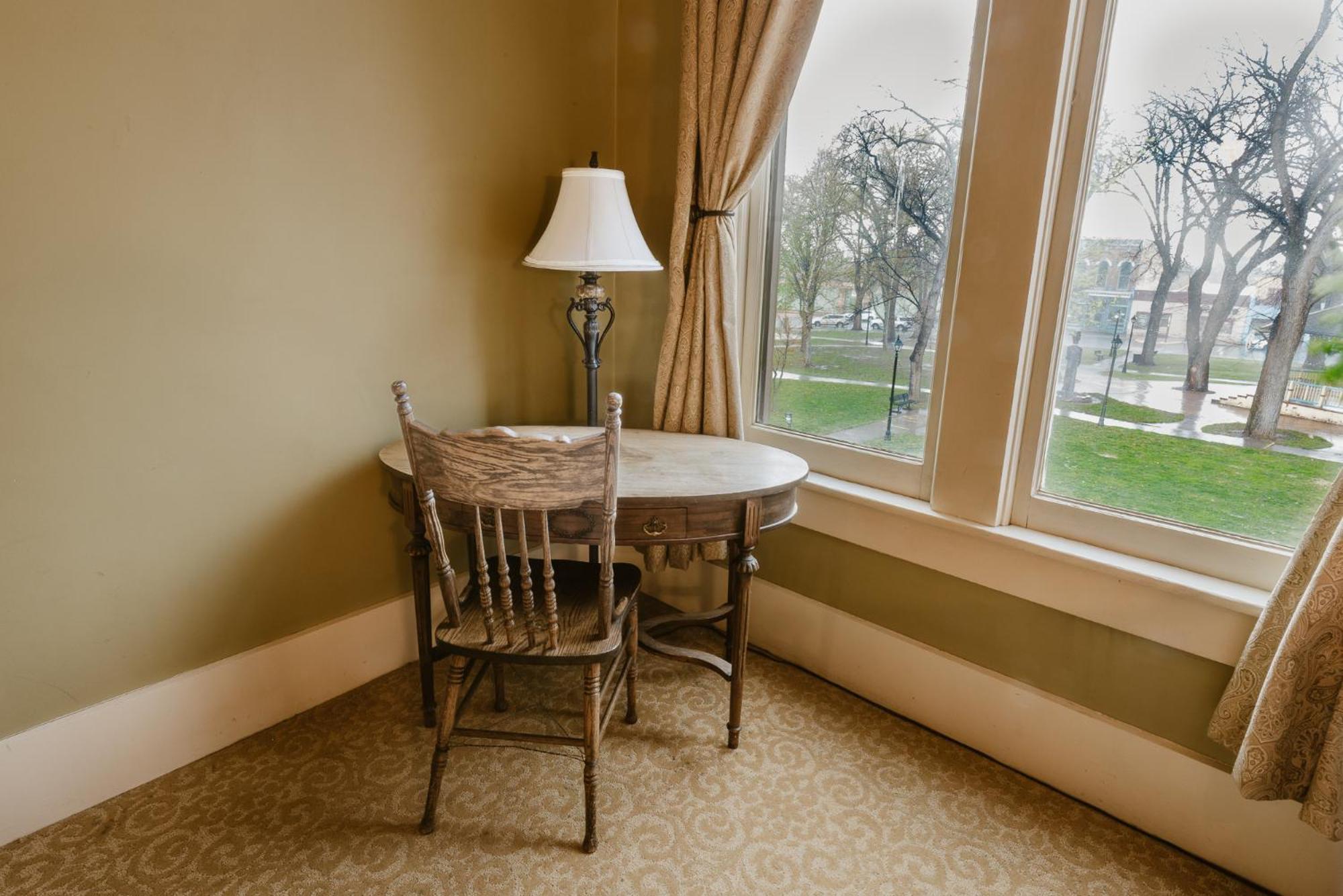 Deluxe Room,1668070531:JPEG