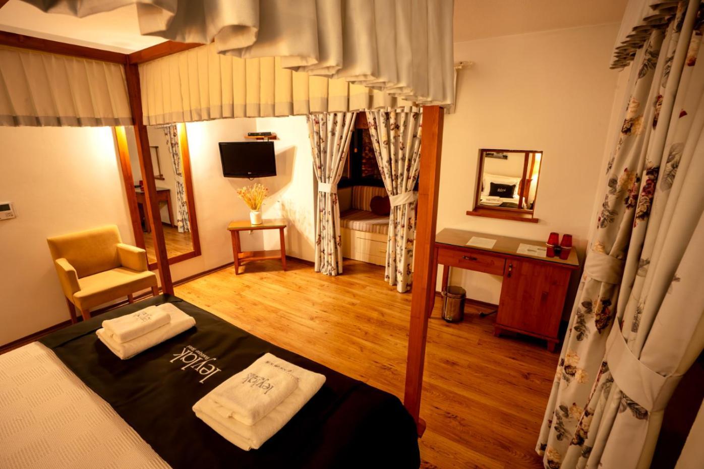 Junior Suite,1669826242:JPEG