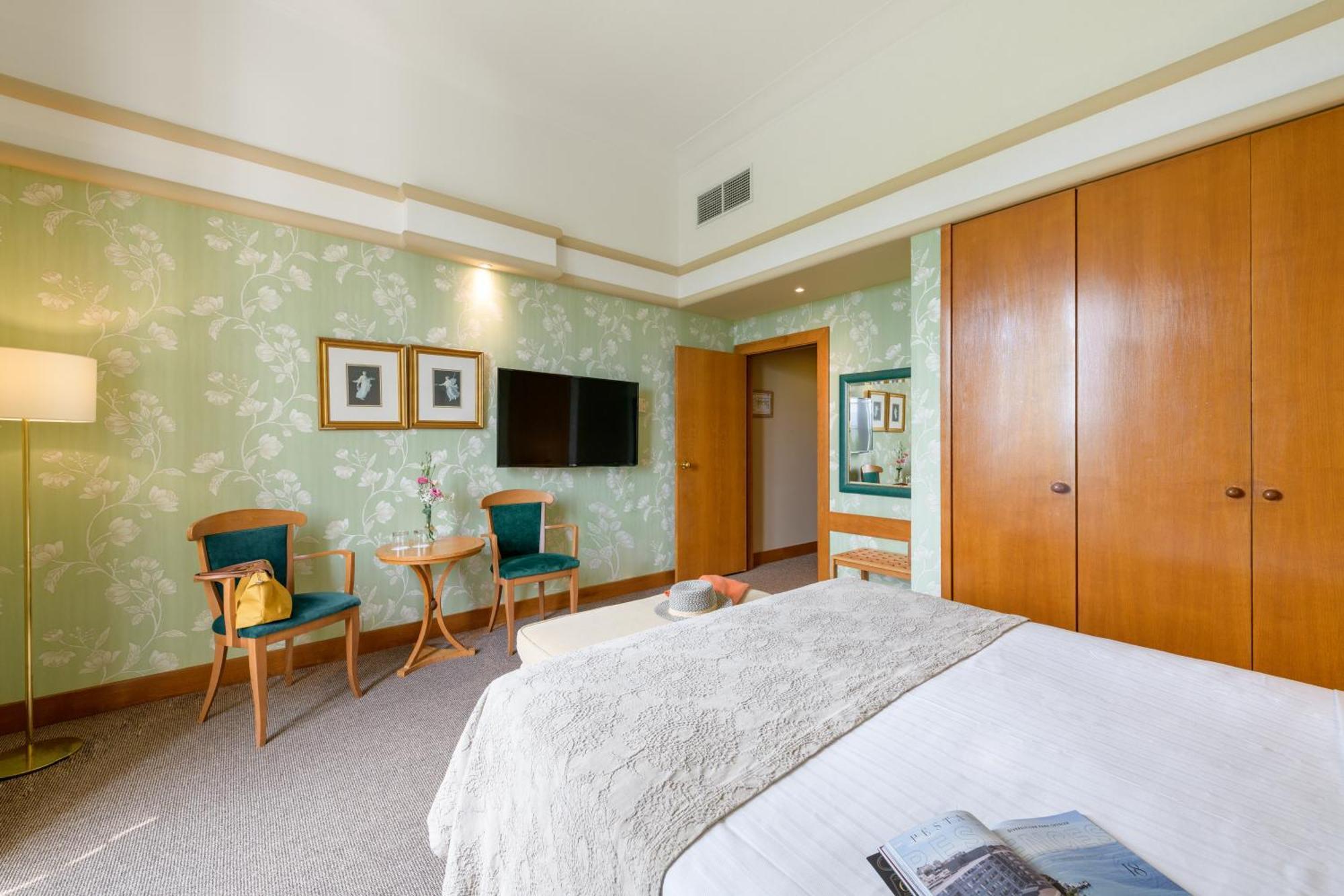 Classic Double or Twin Room