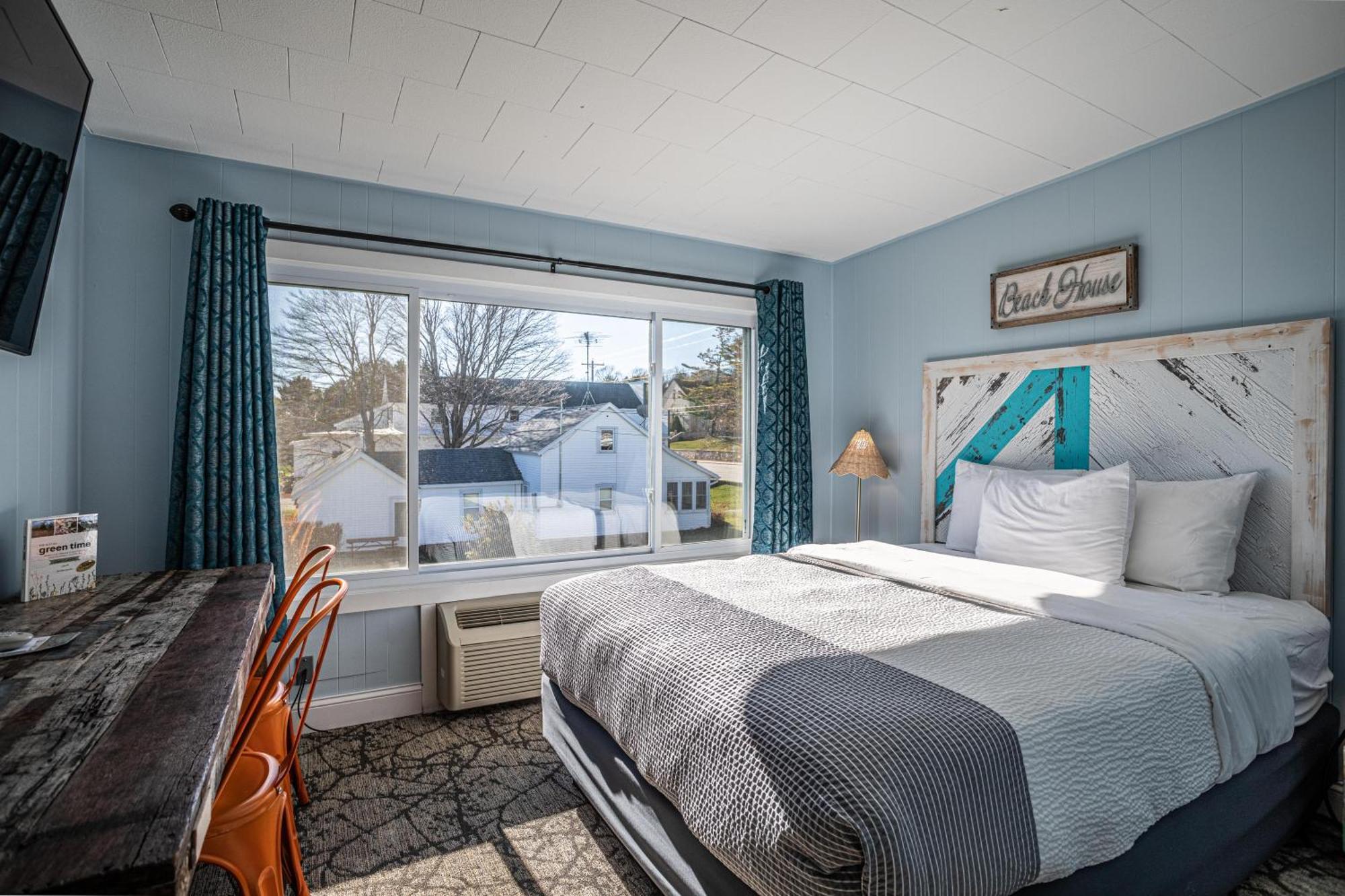 Double Room with Lake View,1679614233:JPEG