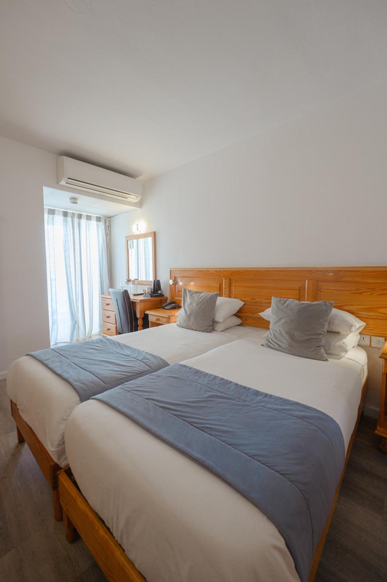 Double or Twin Room Partial Sea View,1683810987:JPEG