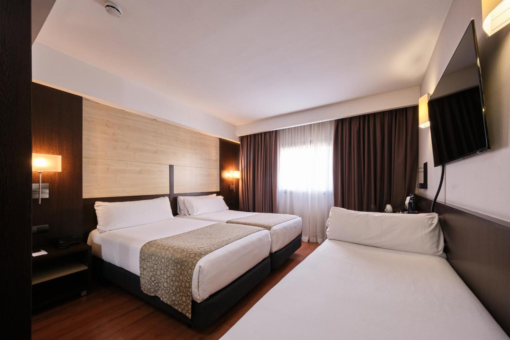 Quarto Triplo (2 Adultos + 1 Criança)