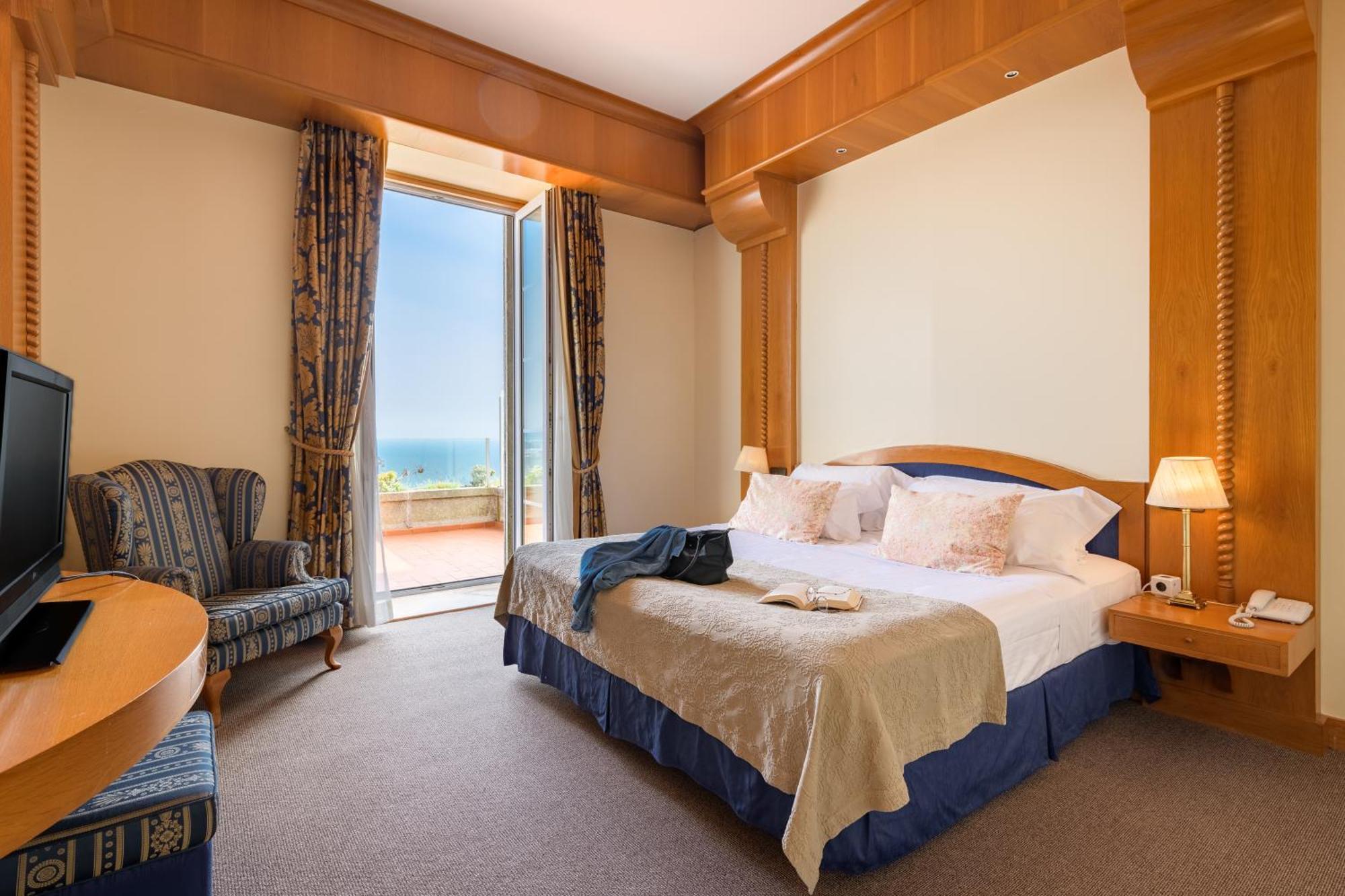 Panoramic Suite with Terrace