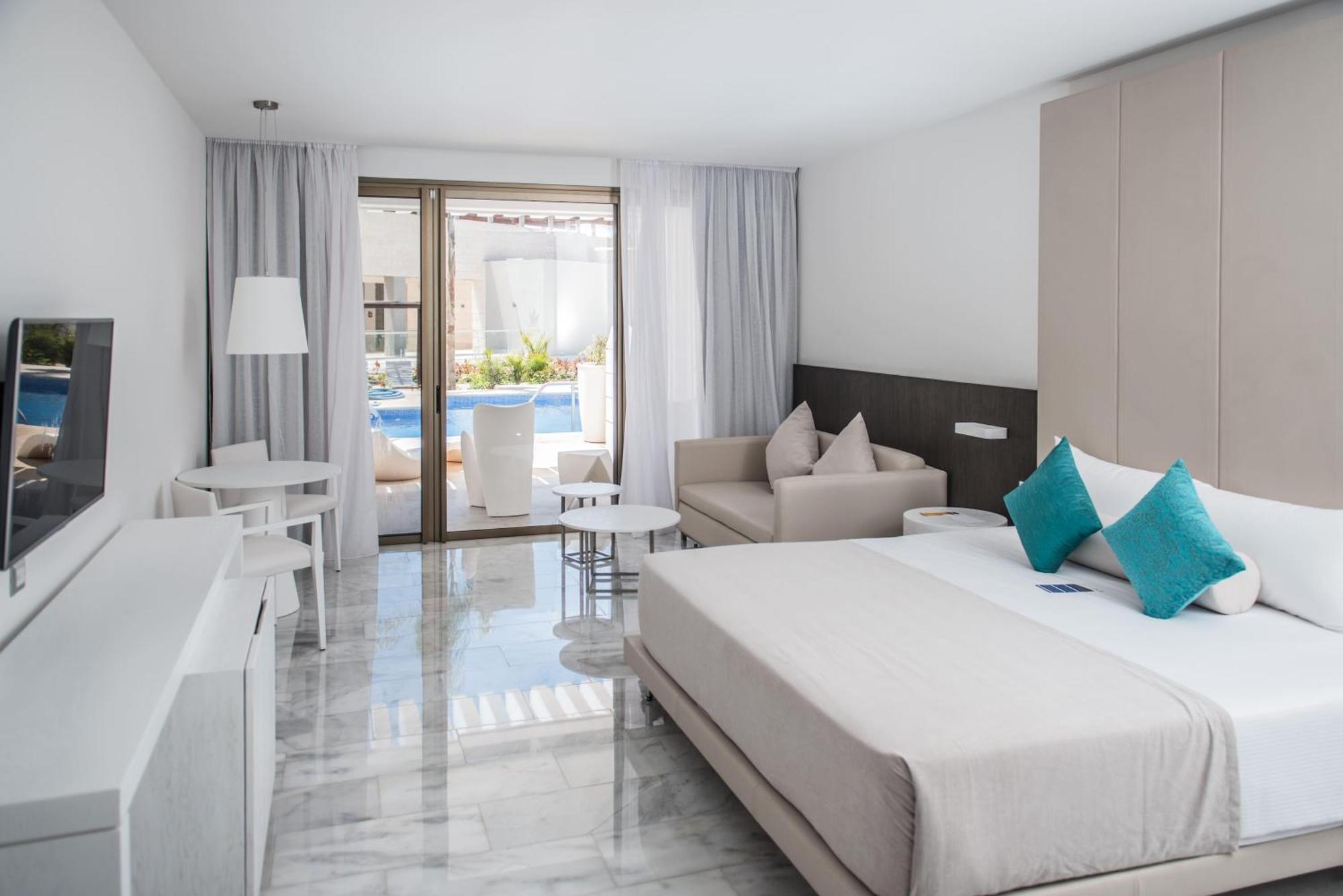Deluxe Junior Suite with Pool Access,1697161414:JPEG