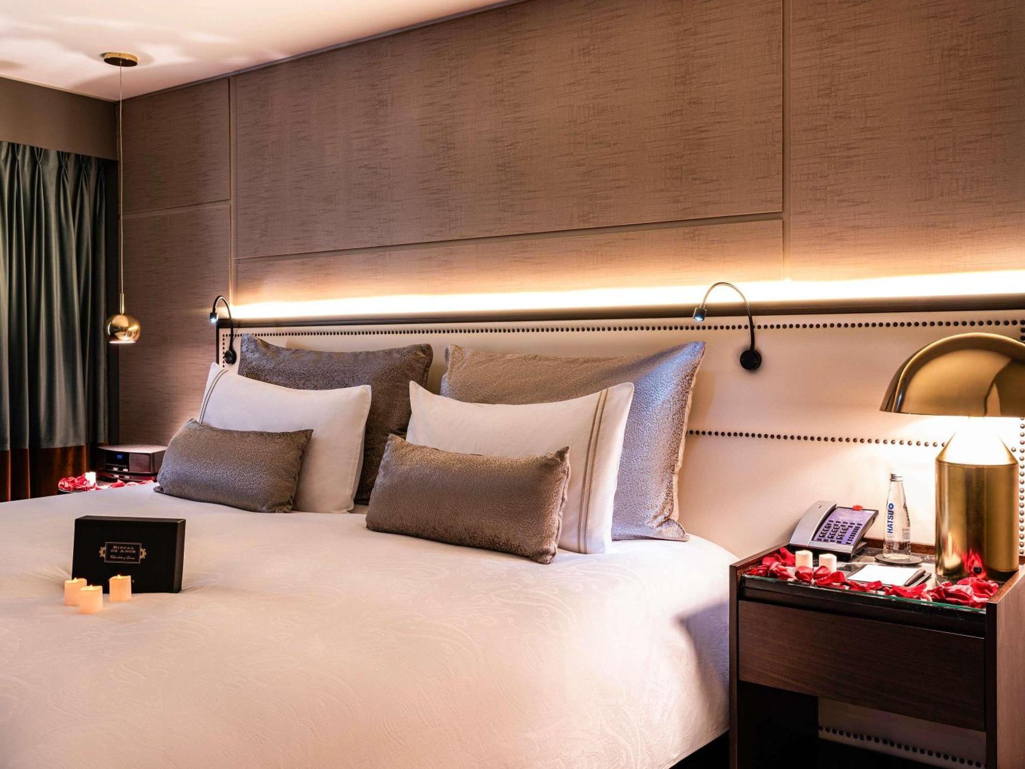 Junior Suite with King Bed and Sofa Bed,1717045421:JPEG