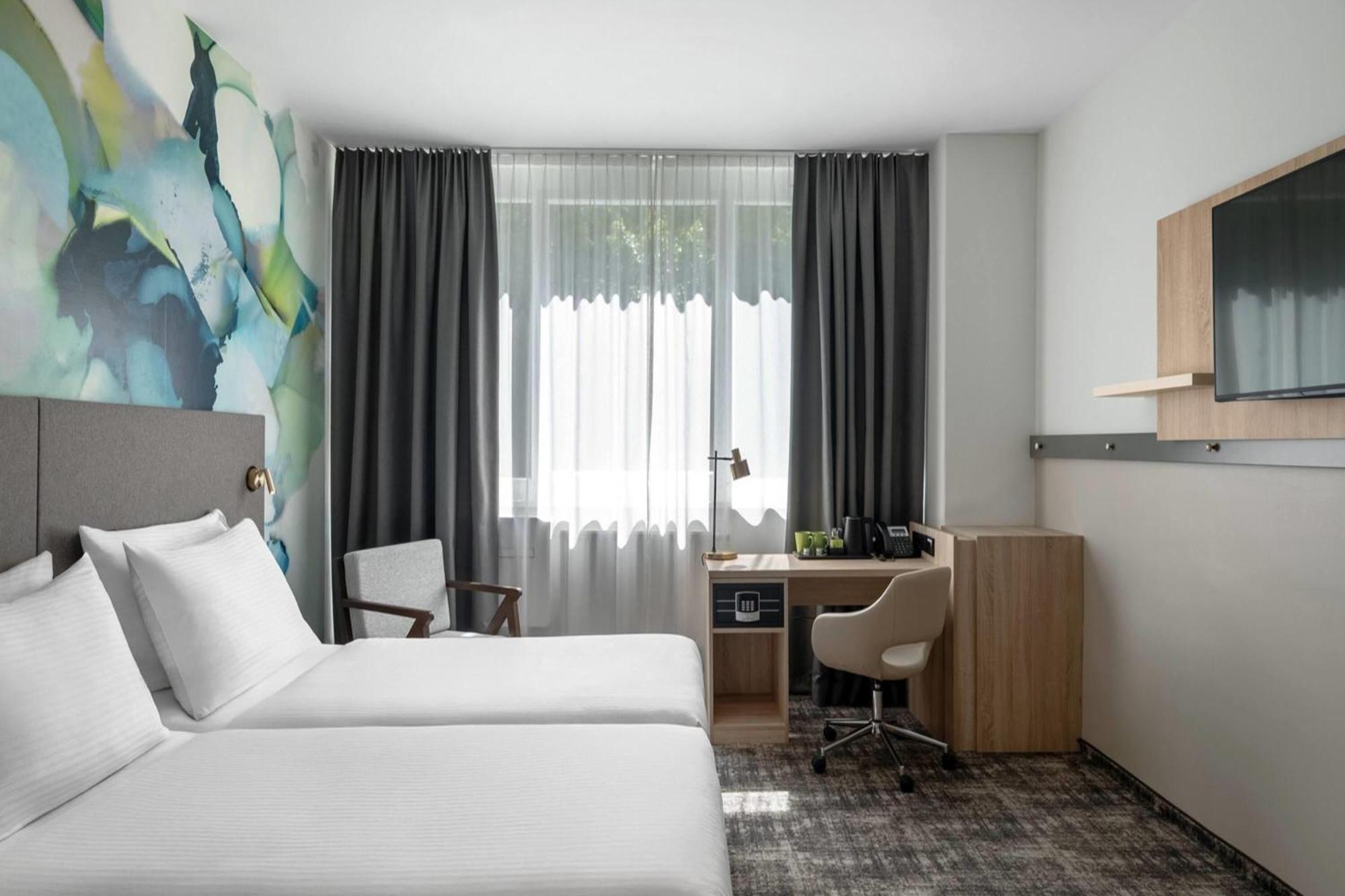 Standard Twin Room Accessible or Non-Smoking