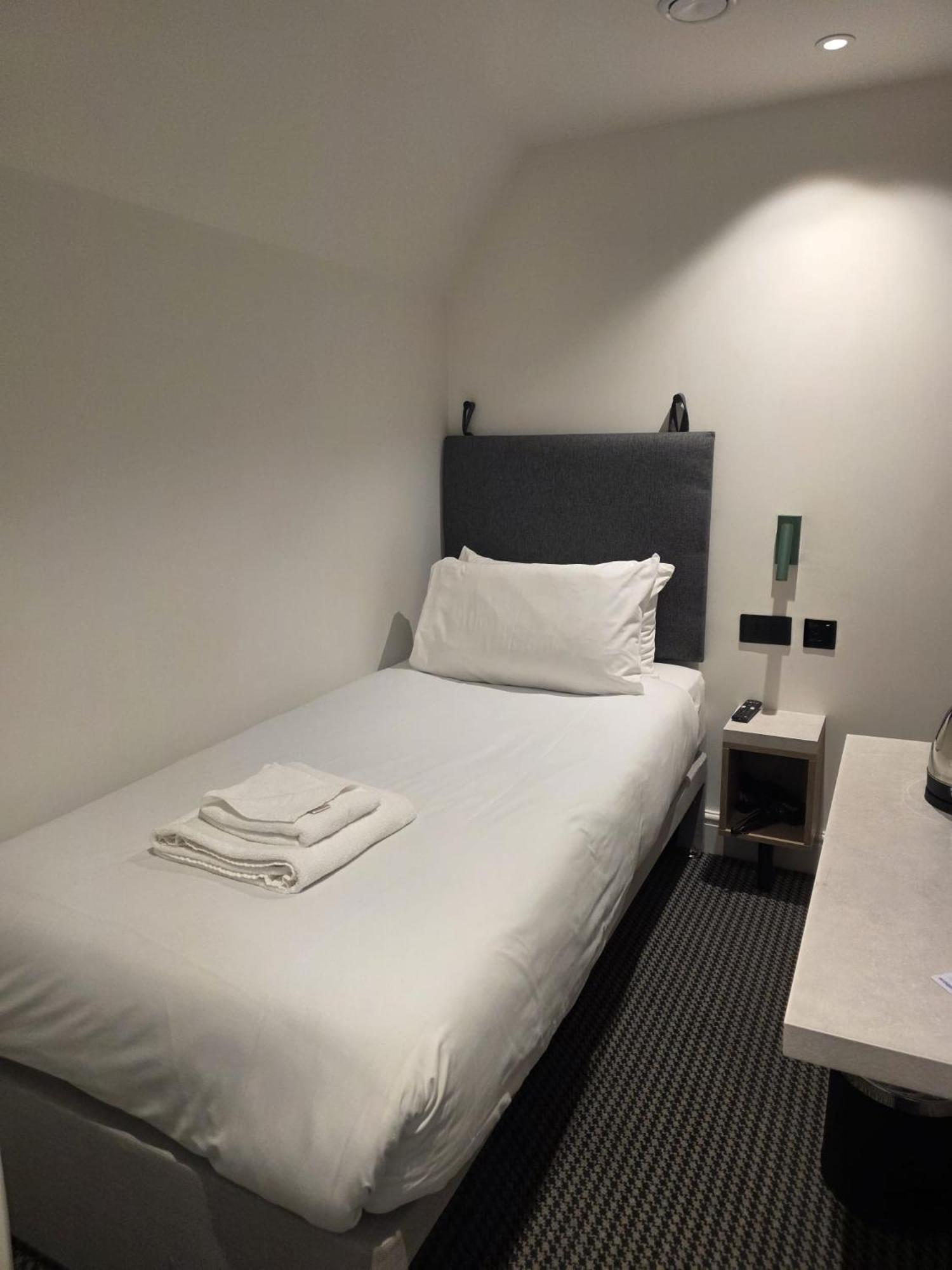 Windowless Single Room,1742567261:JPEG
