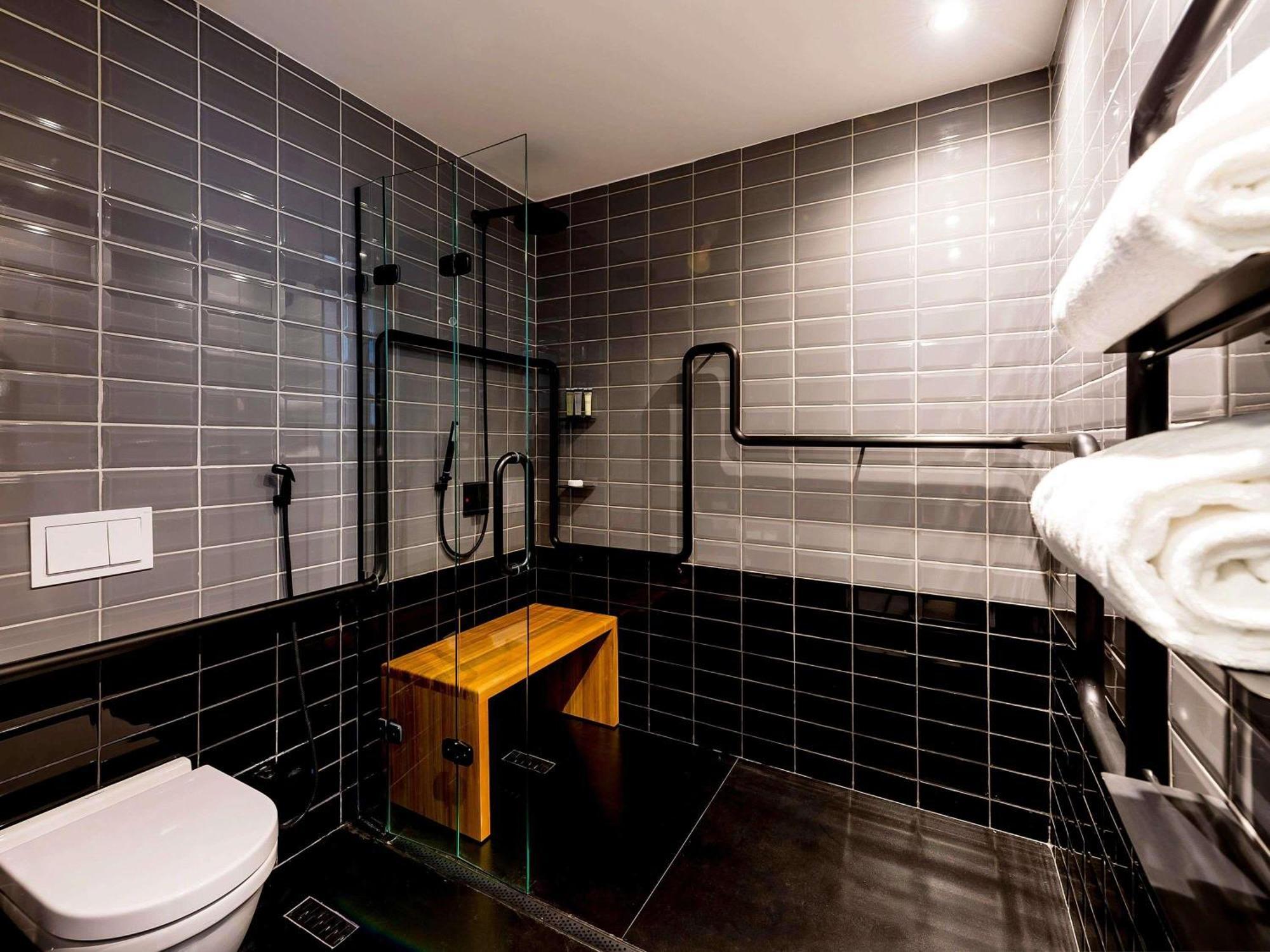 Design Executive Double Room - Disability Access