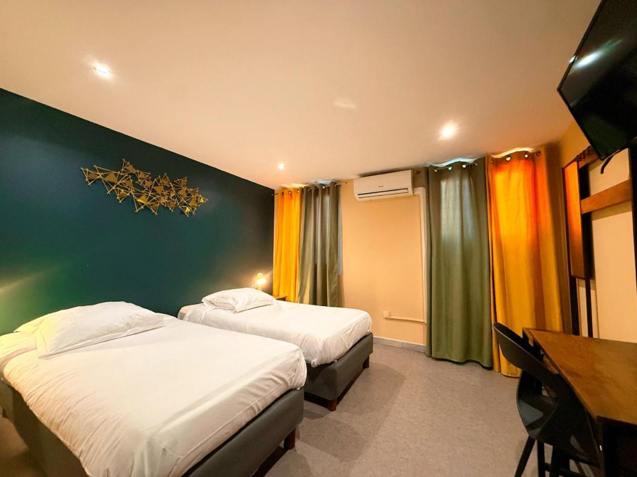 Twin Room,1742860390:JPEG