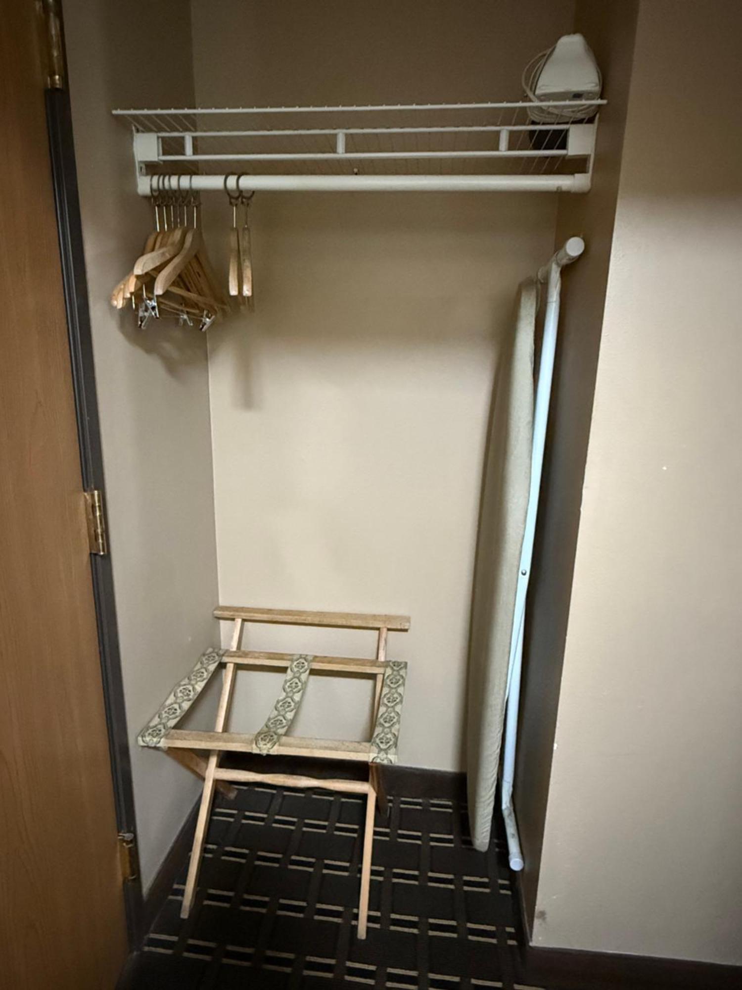 King Suite with Sofa Bed and Whirlpool - Non-smoking
