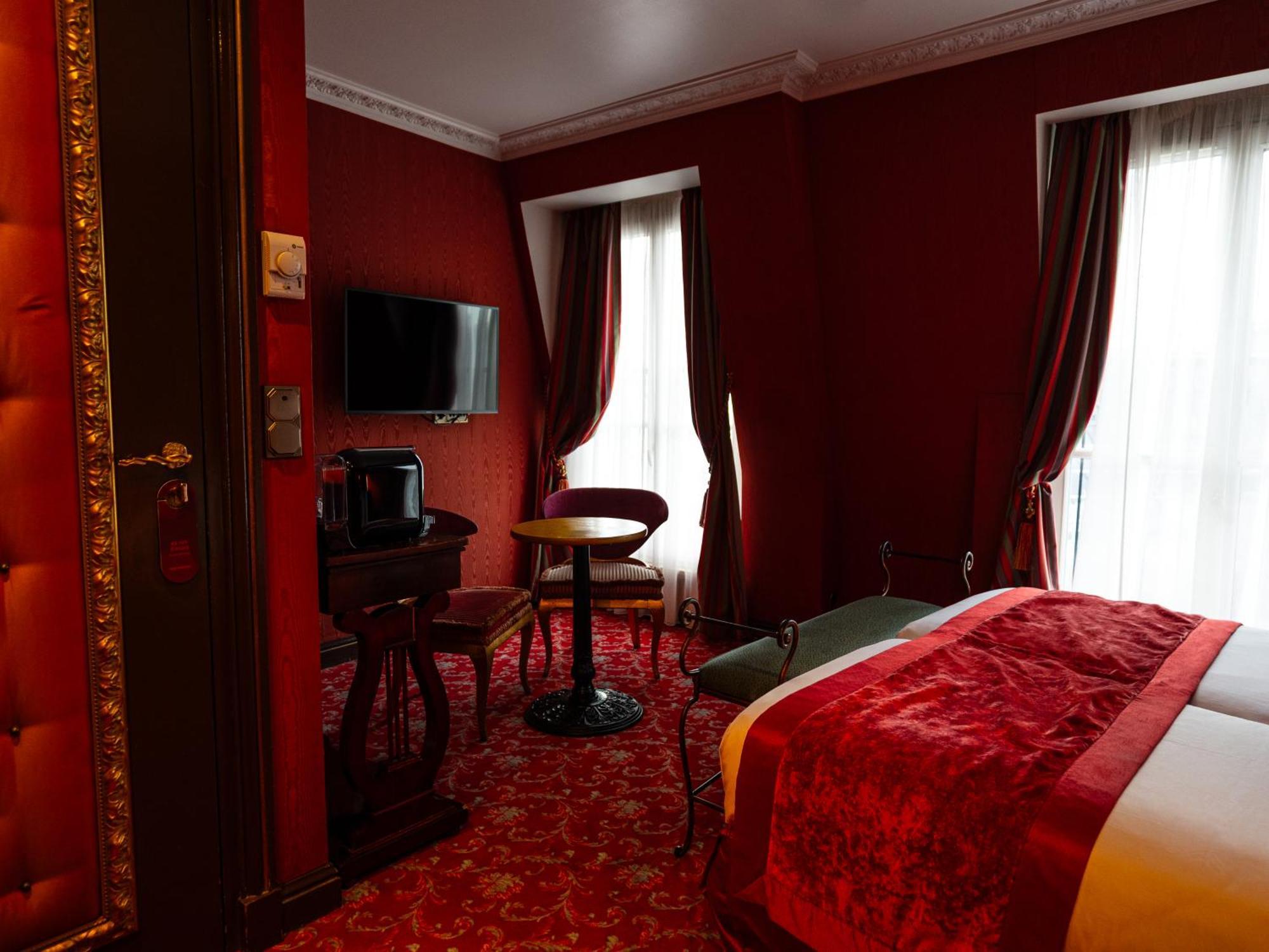 Quarto com 2 Camas de Solteiro