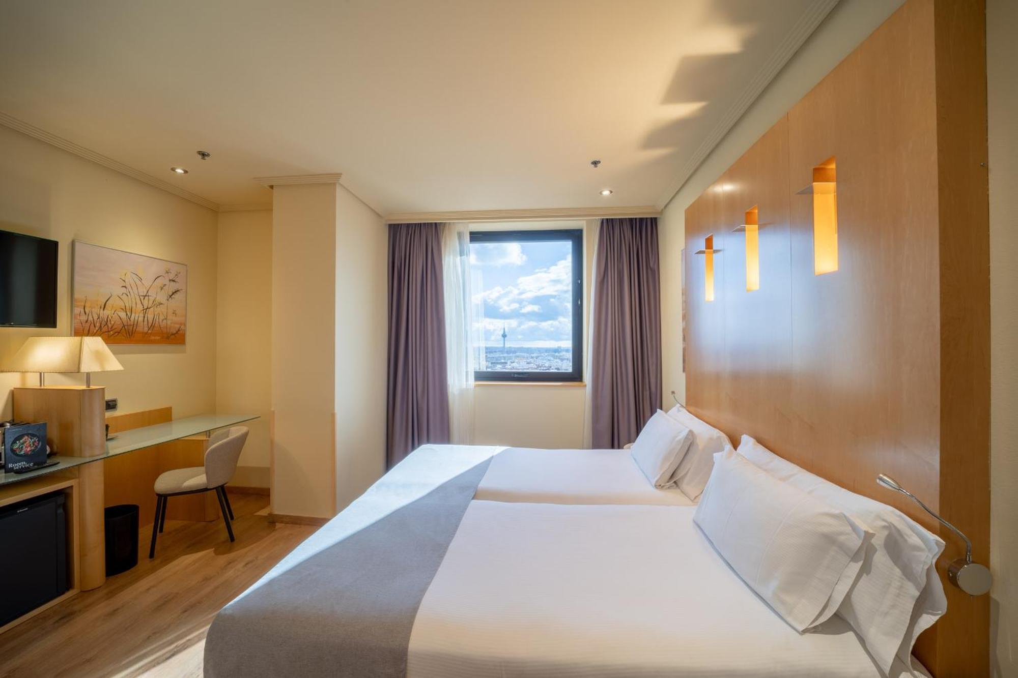 Quarto Executivo com Cama de Casal ou 2 de Solteiro