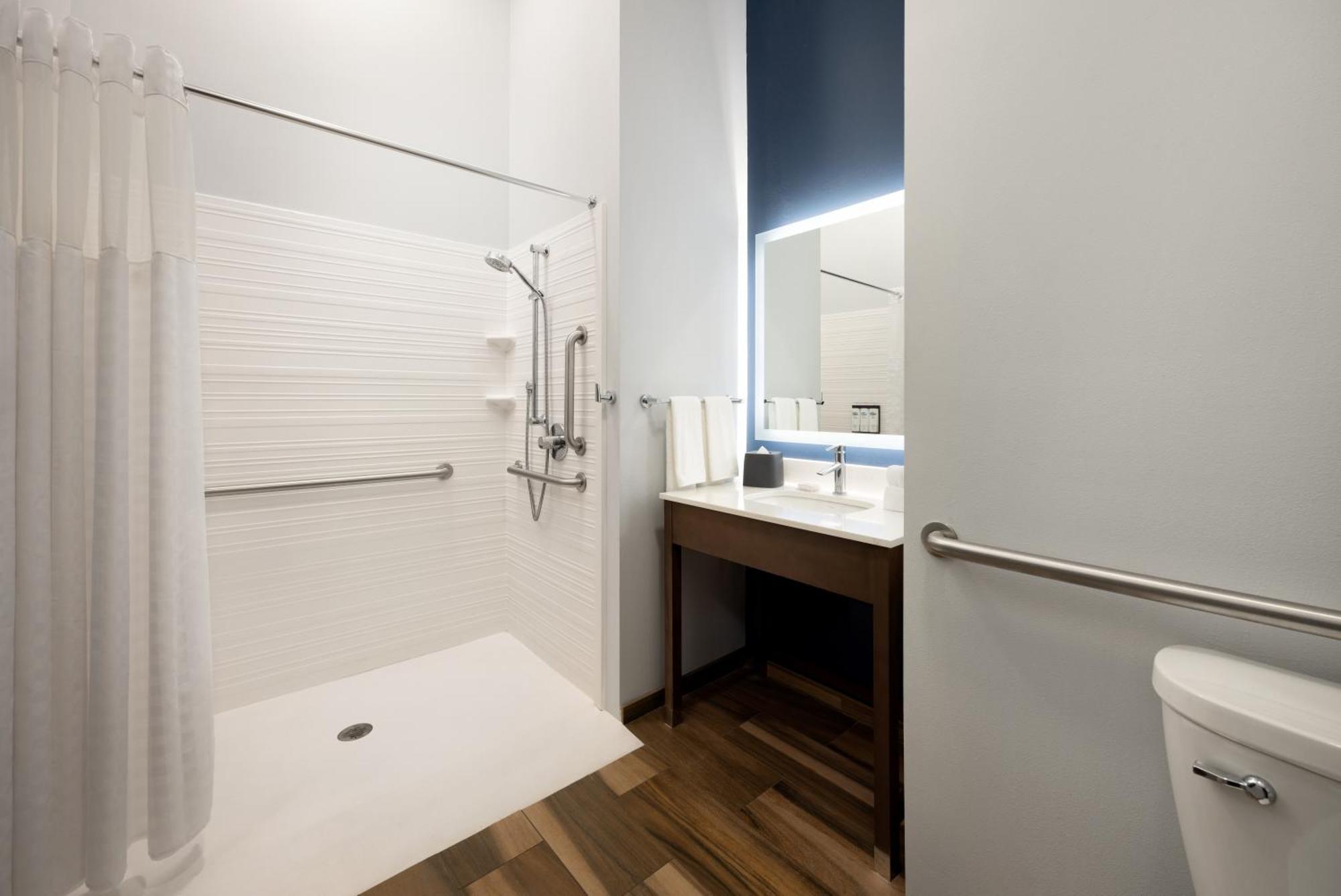 King Room Roll Shower Mobility Accessible,1758552874:JPEG