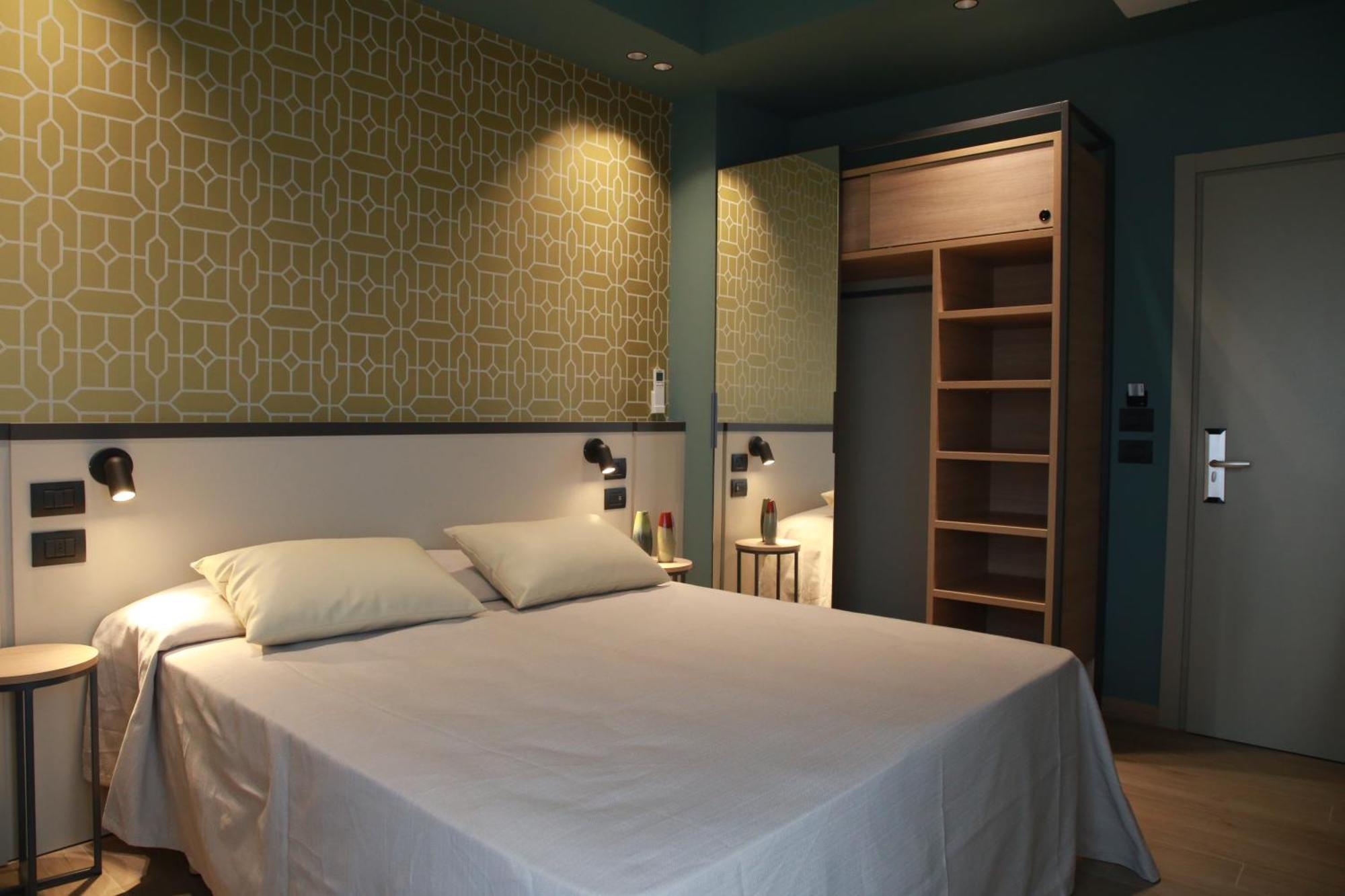 Deluxe Double Room with Balcony,1758819701:JPEG