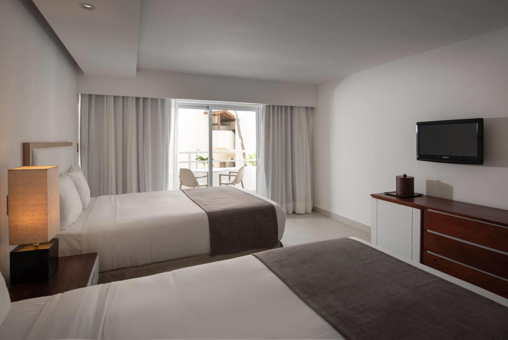 Junior Double Suite with Ocean View and Balcony - Non-Smoking