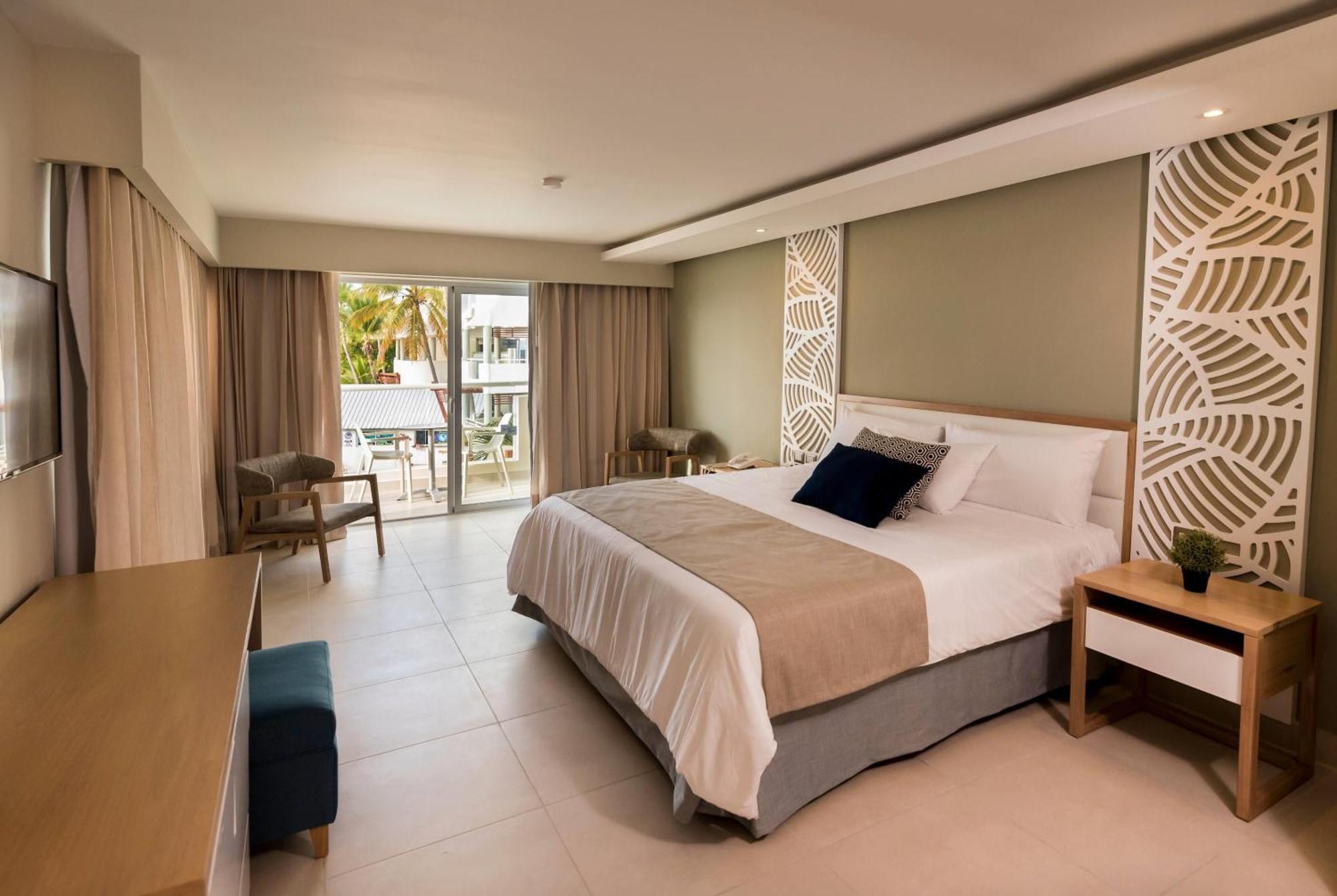 Premium King Room with Garden View and Balcony - Non-Smoking