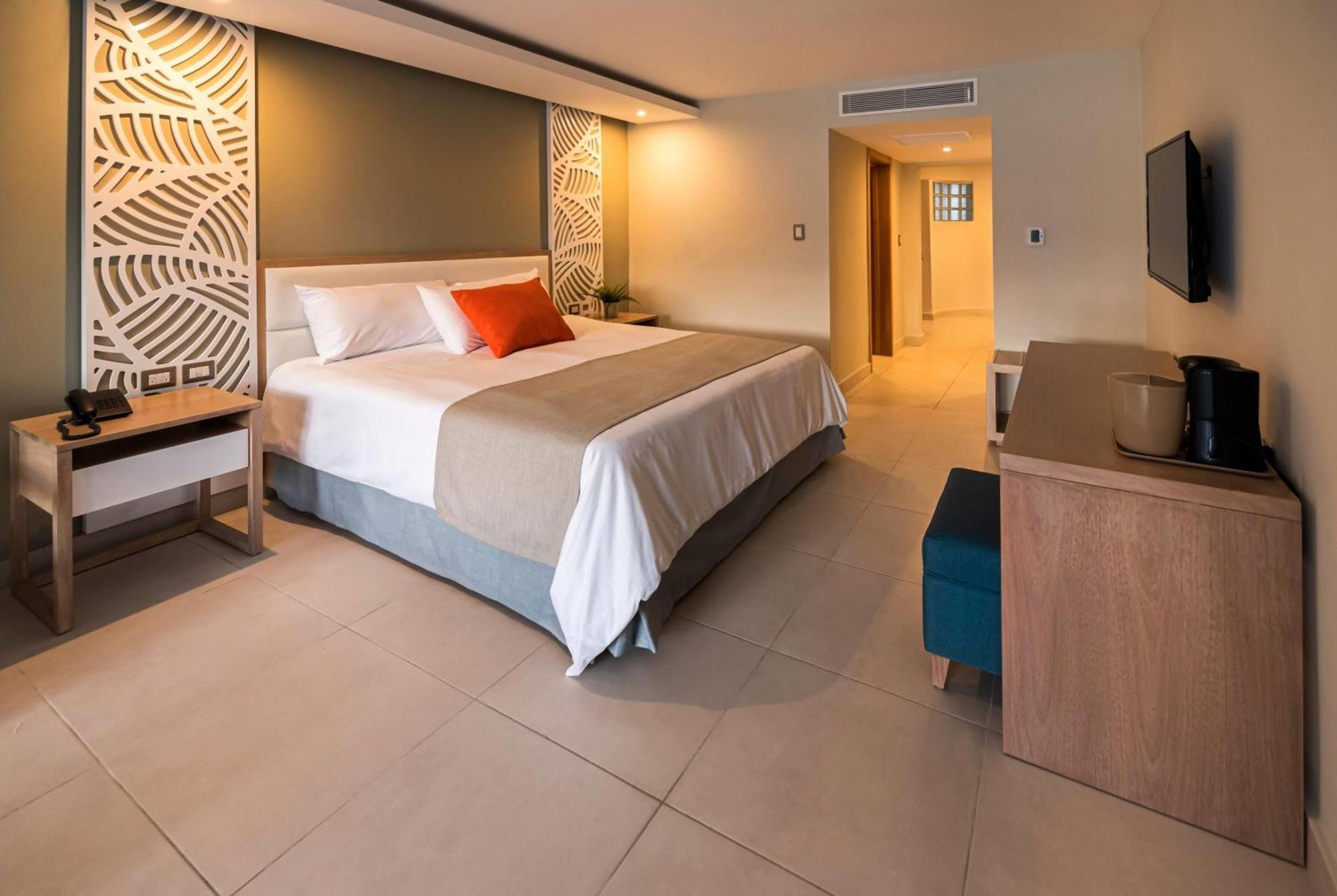 Premium King Room with Garden View - Non-Smoking