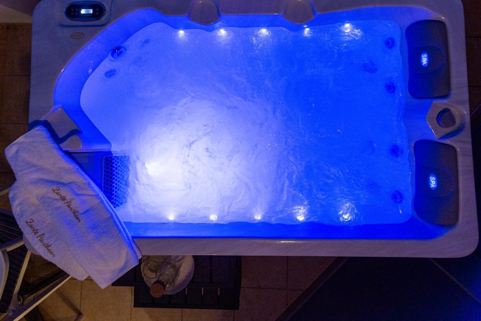 Deluxe Suite Spa Bath,1770876290:JPEG