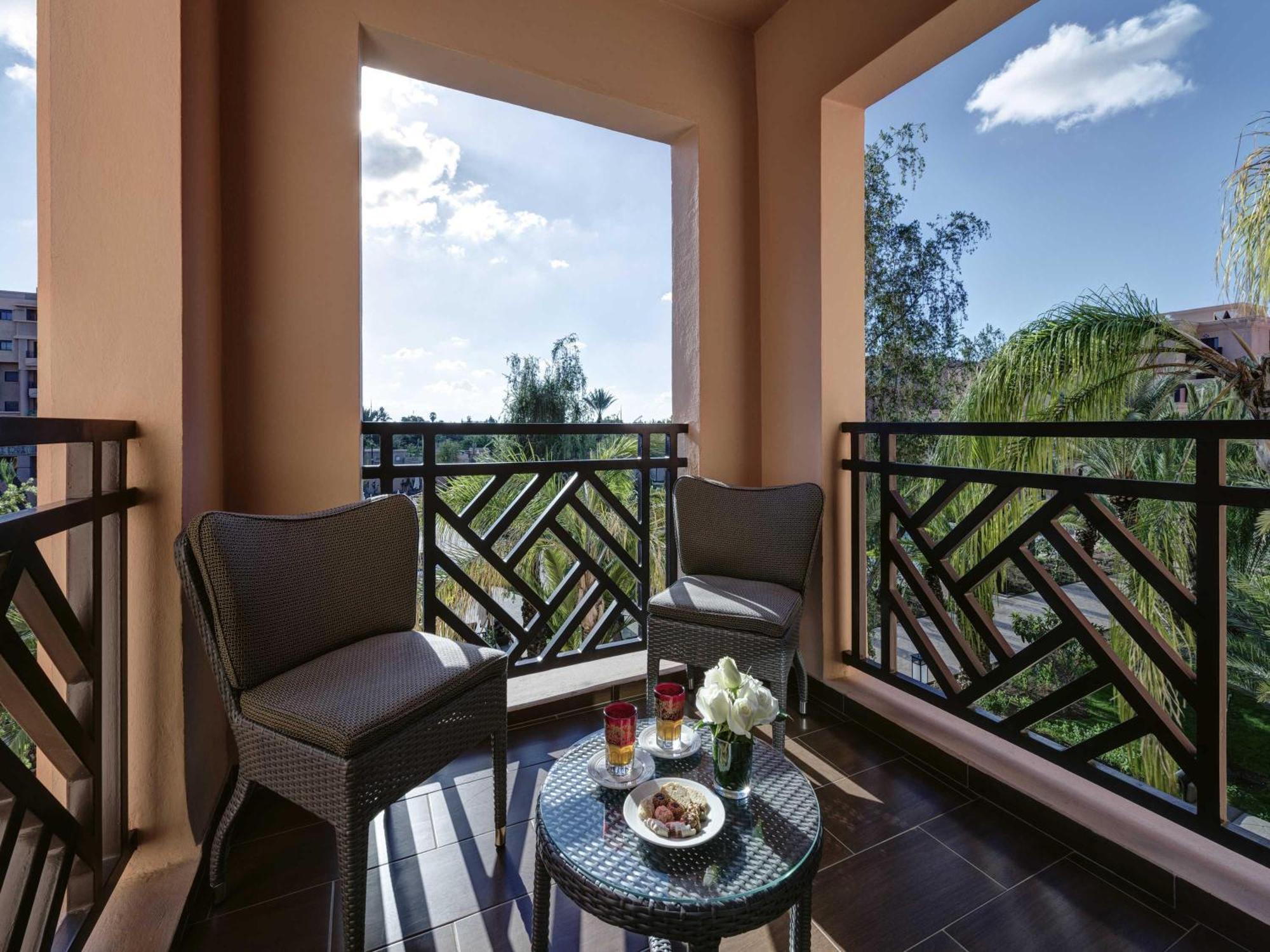 Superior King Room View