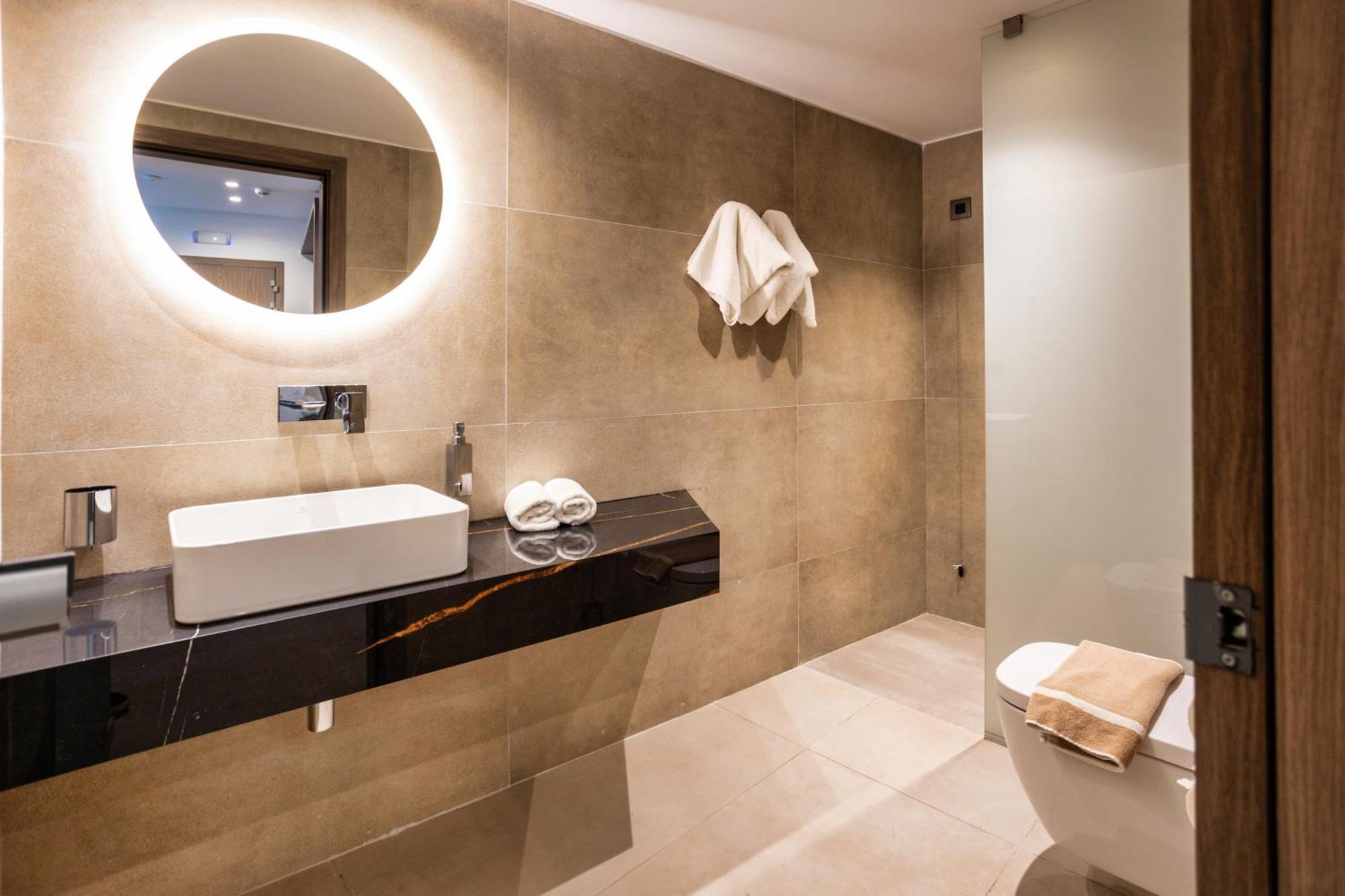 Deluxe One Bedroom Apartment with Private Pool