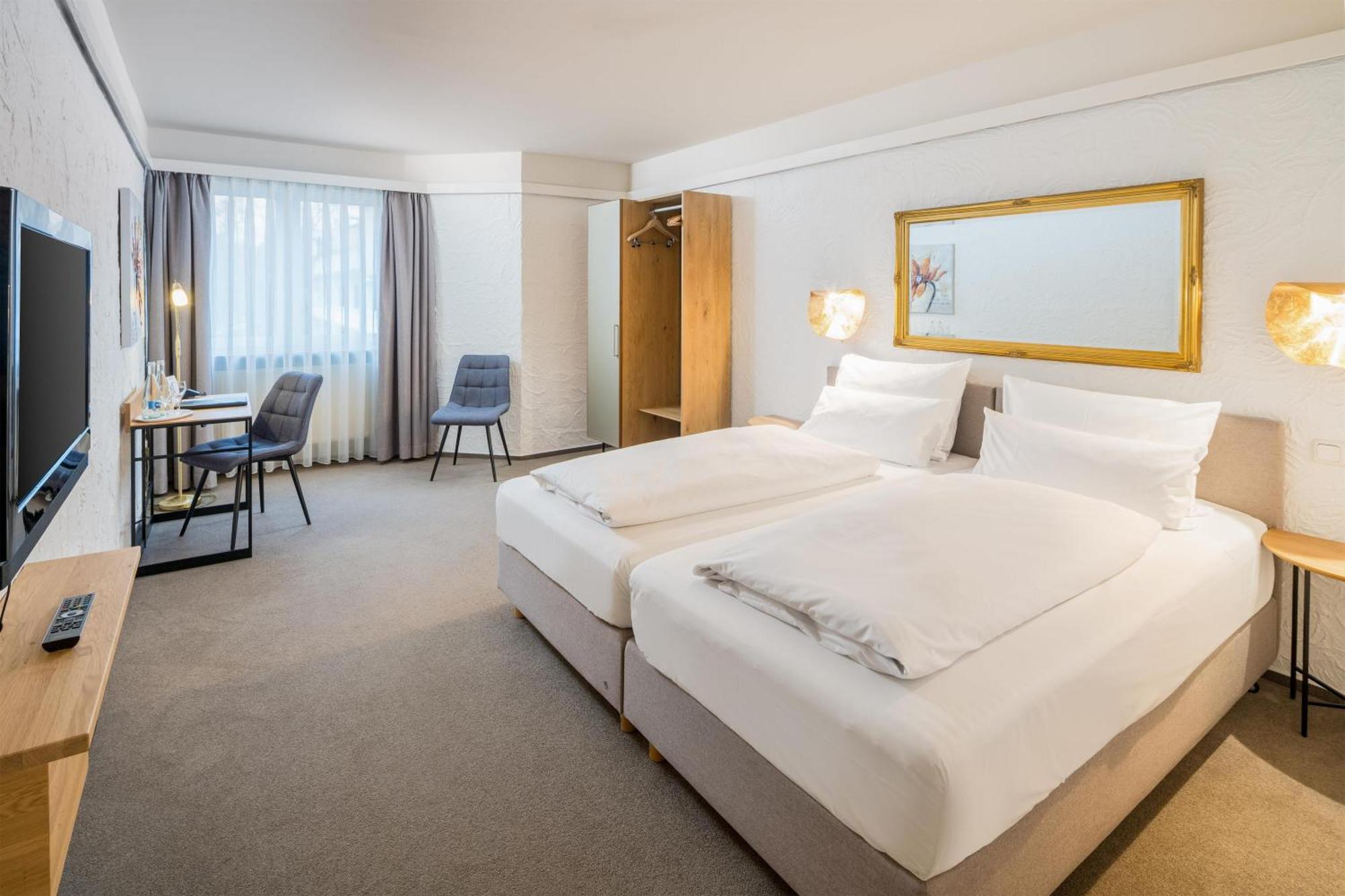 Standard Queen Room