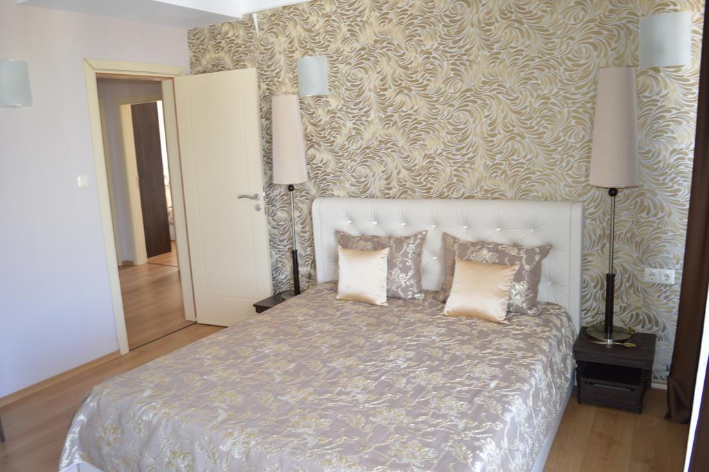 Deluxe Two-Bedroom Apartment
