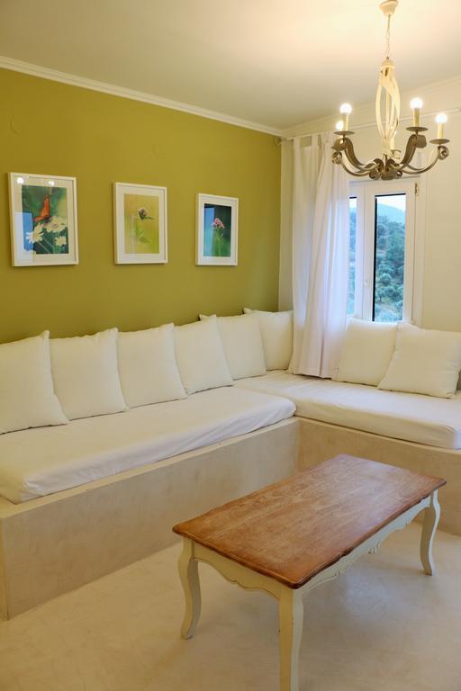 Standard One Bedroom Suite with Sea or Garden View