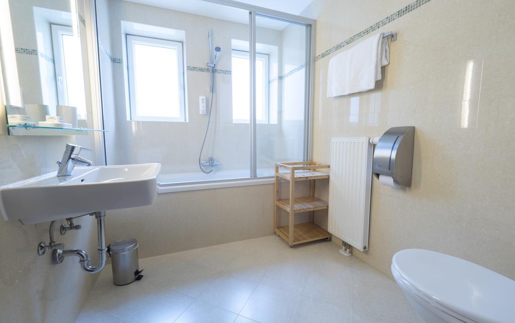Superior Double Room Bathtub