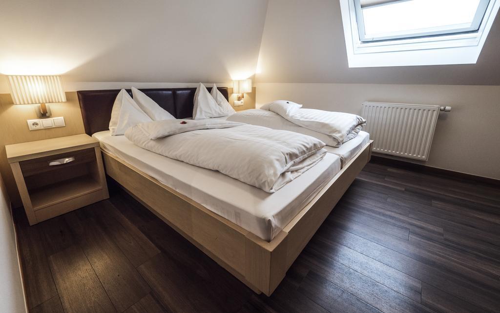 Standard Double Room,244373189:JPEG