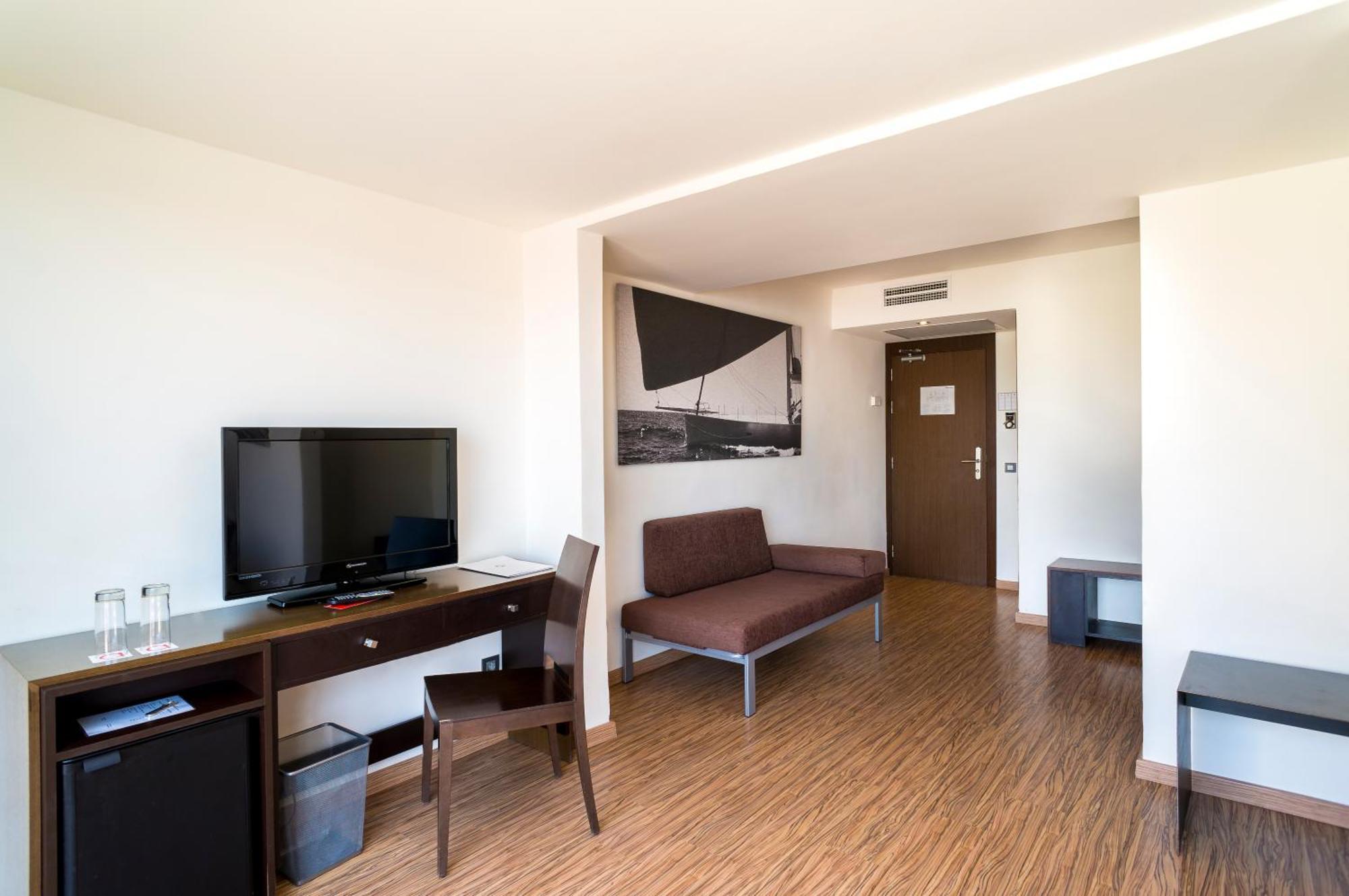 Quarto Família (2 Adultos + 2 Crianças)