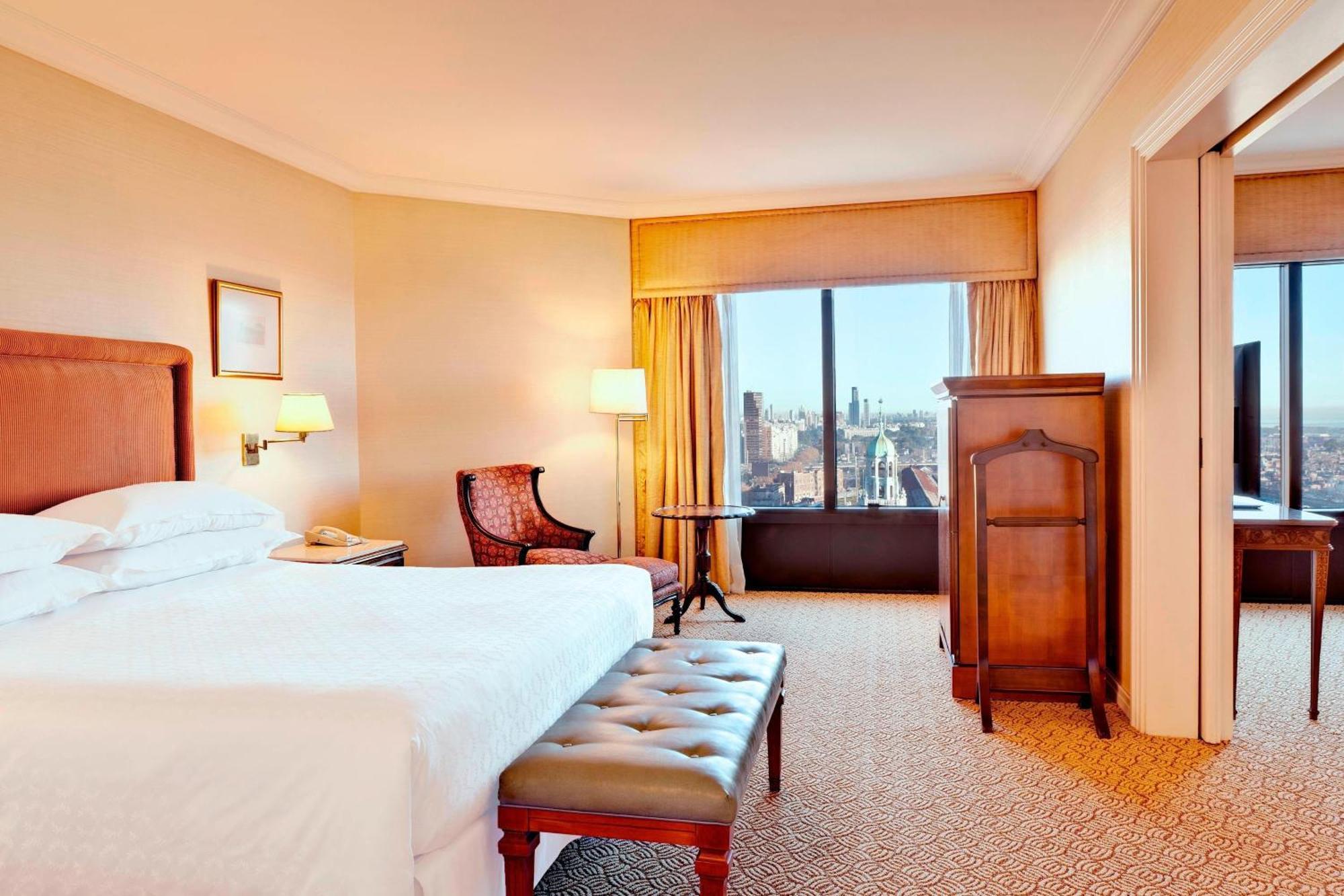 One-Bedroom Premier Suite - Club Lounge