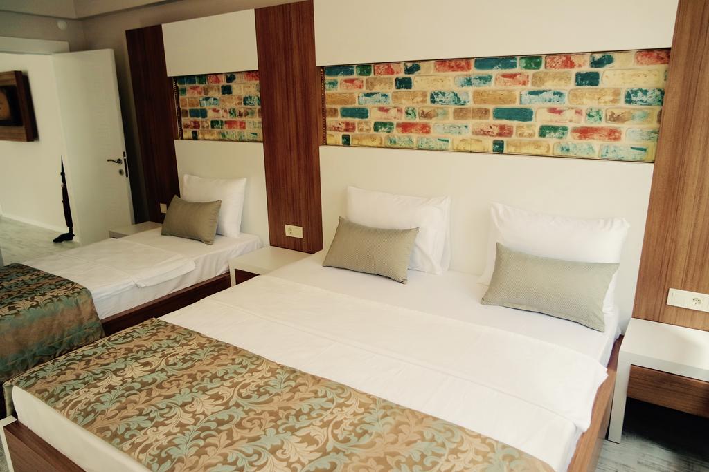 Large One-Bedroom Apartment (4 Adults)