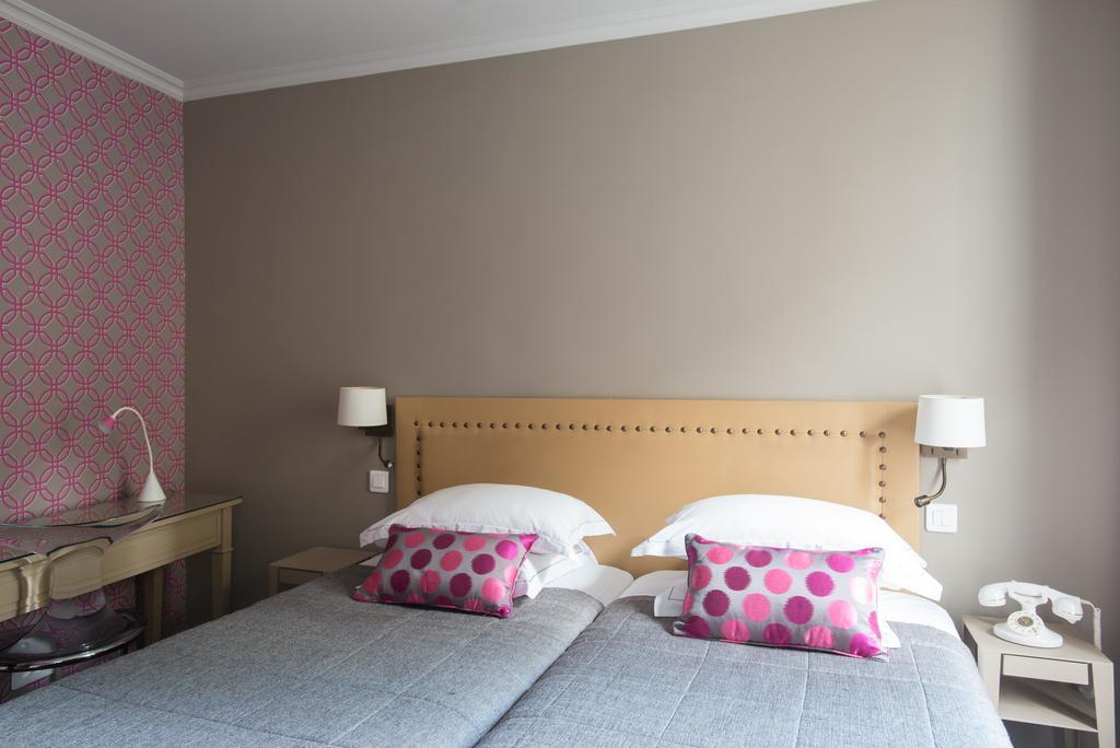 Quarto com 2 Camas de Solteiro