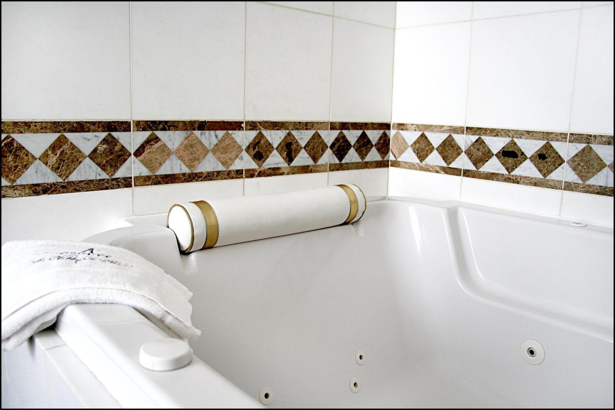 Quarto Duplo Deluxe com Banheira de Hidromassagem
