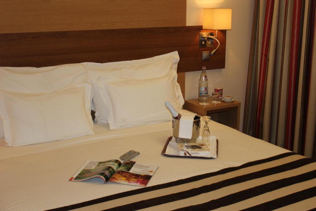 Romantic Room with King-Size bed,60929158:JPEG