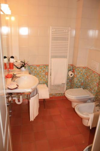 Triple Room with Lake View,61856659:JPEG