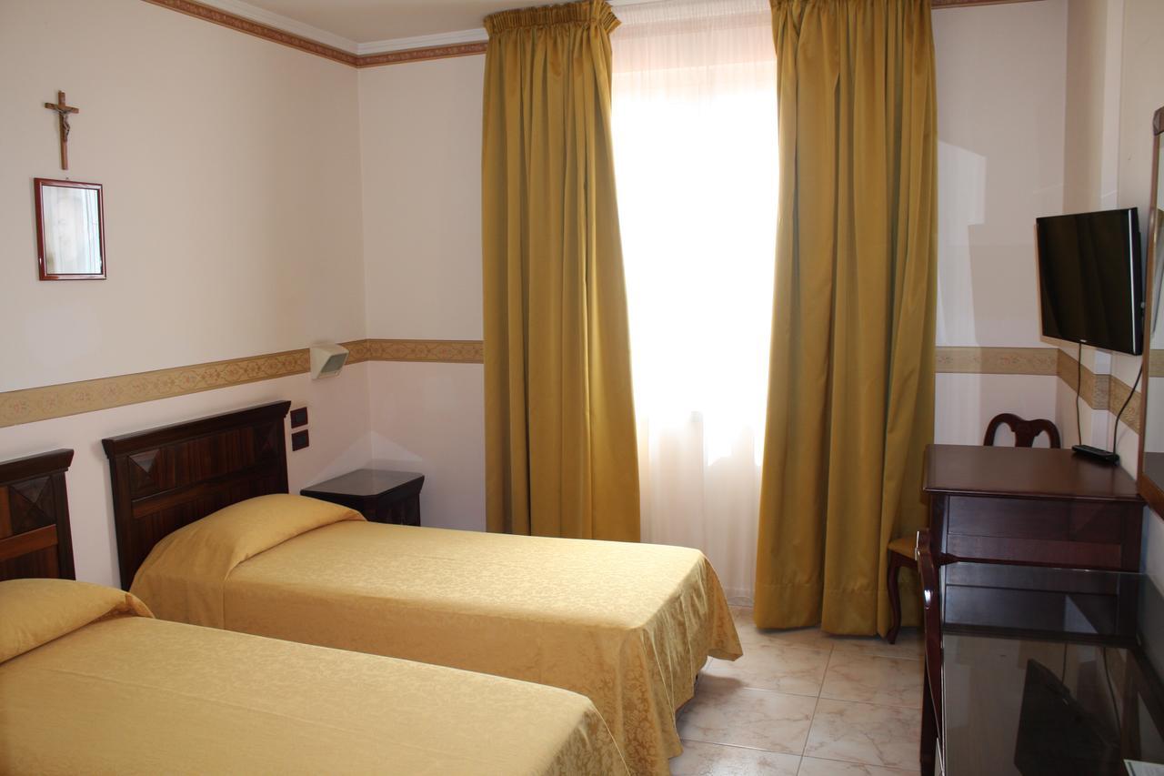 Twin Room,639091806:JPEG