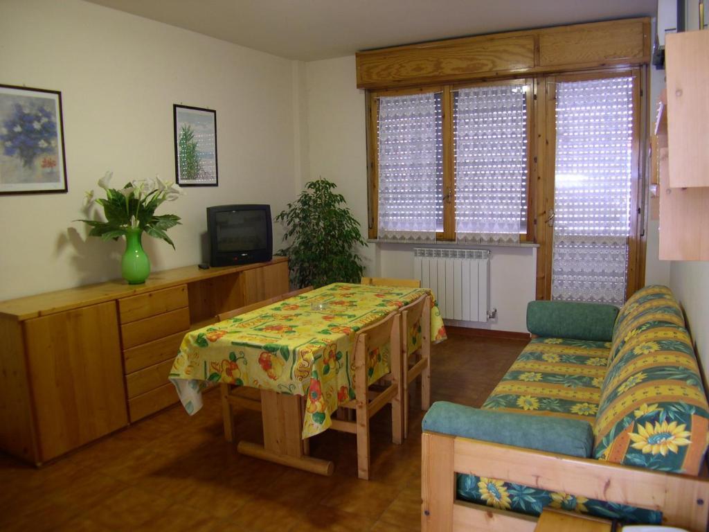 Apartamento de 2 dormitorios con balcón