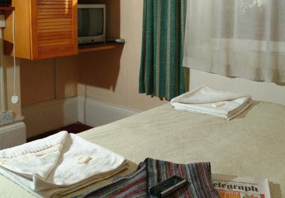 Habitación individual básica con baño compartido