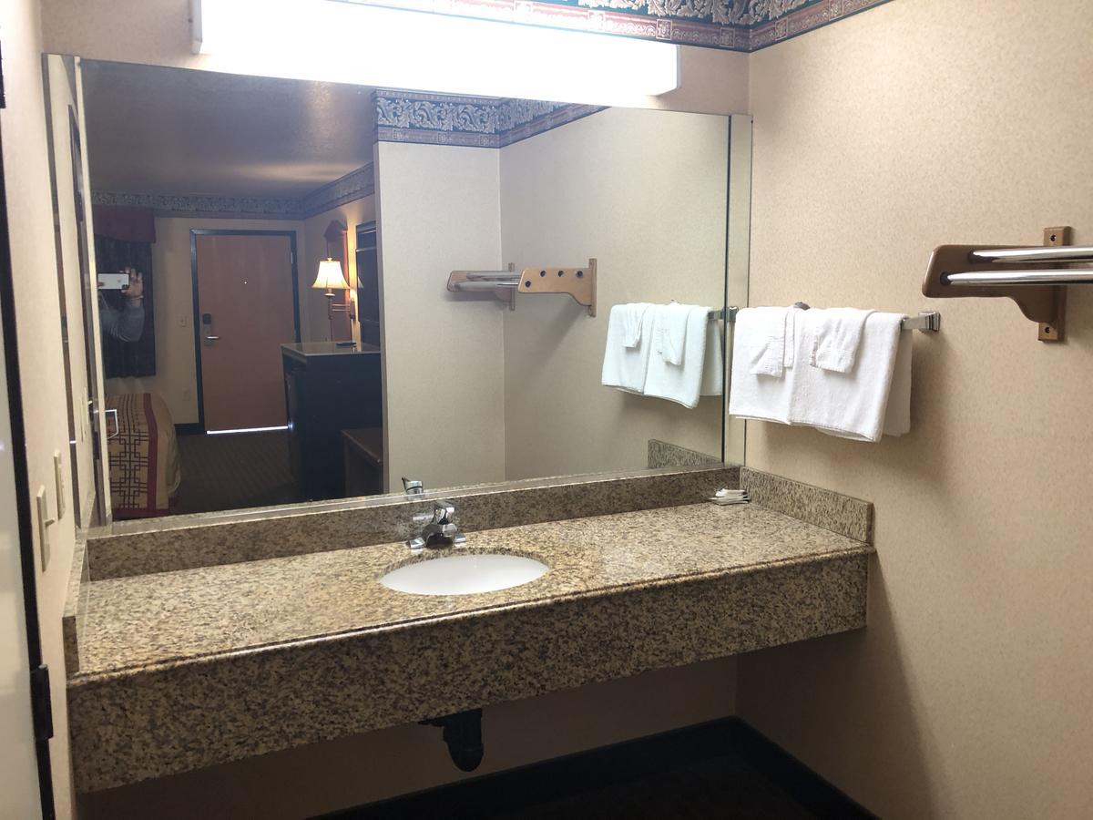 King Room - Non-Smoking