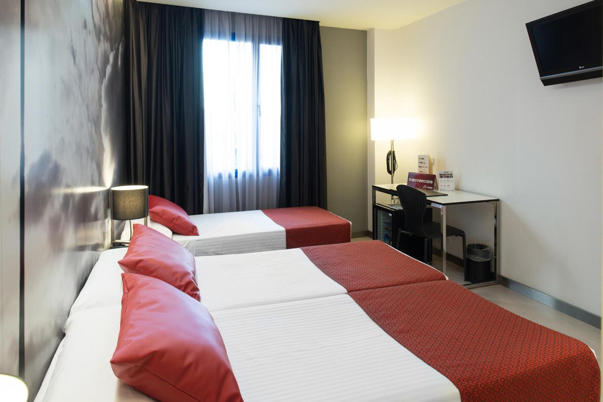 Quarto Triplo (2 Adultos + 1 Criança)
