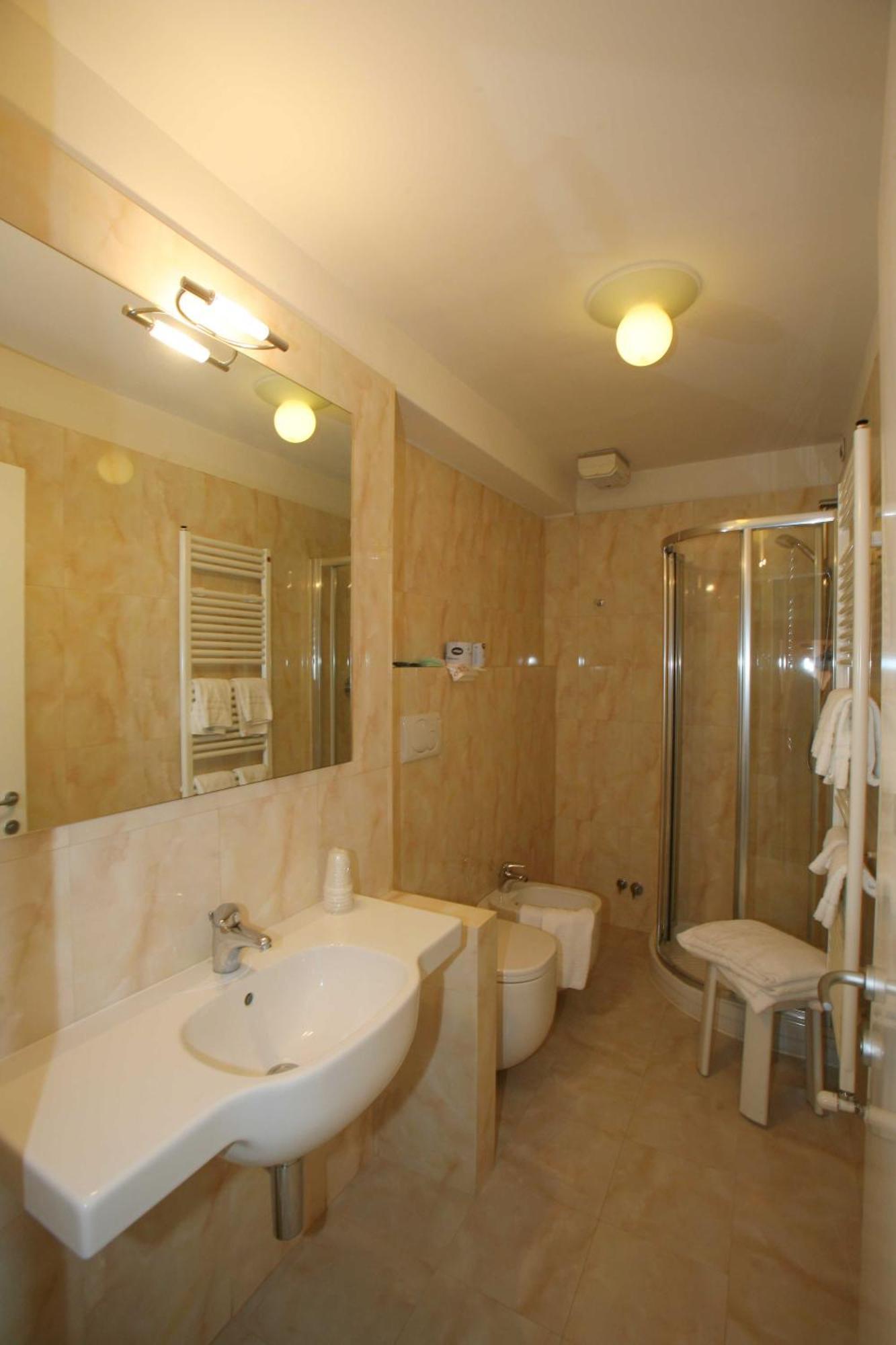 Single Room,738475876:JPEG