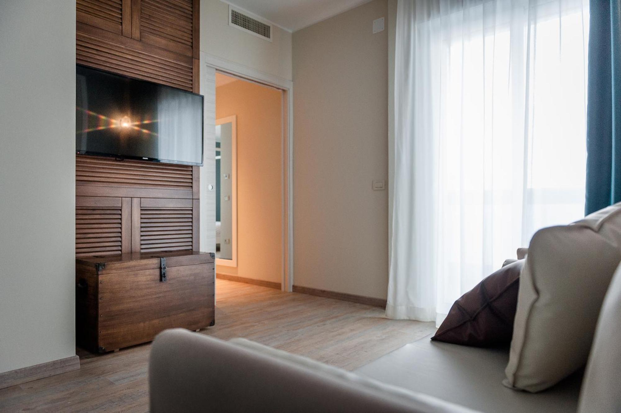 Family Suite,693961248:JPEG